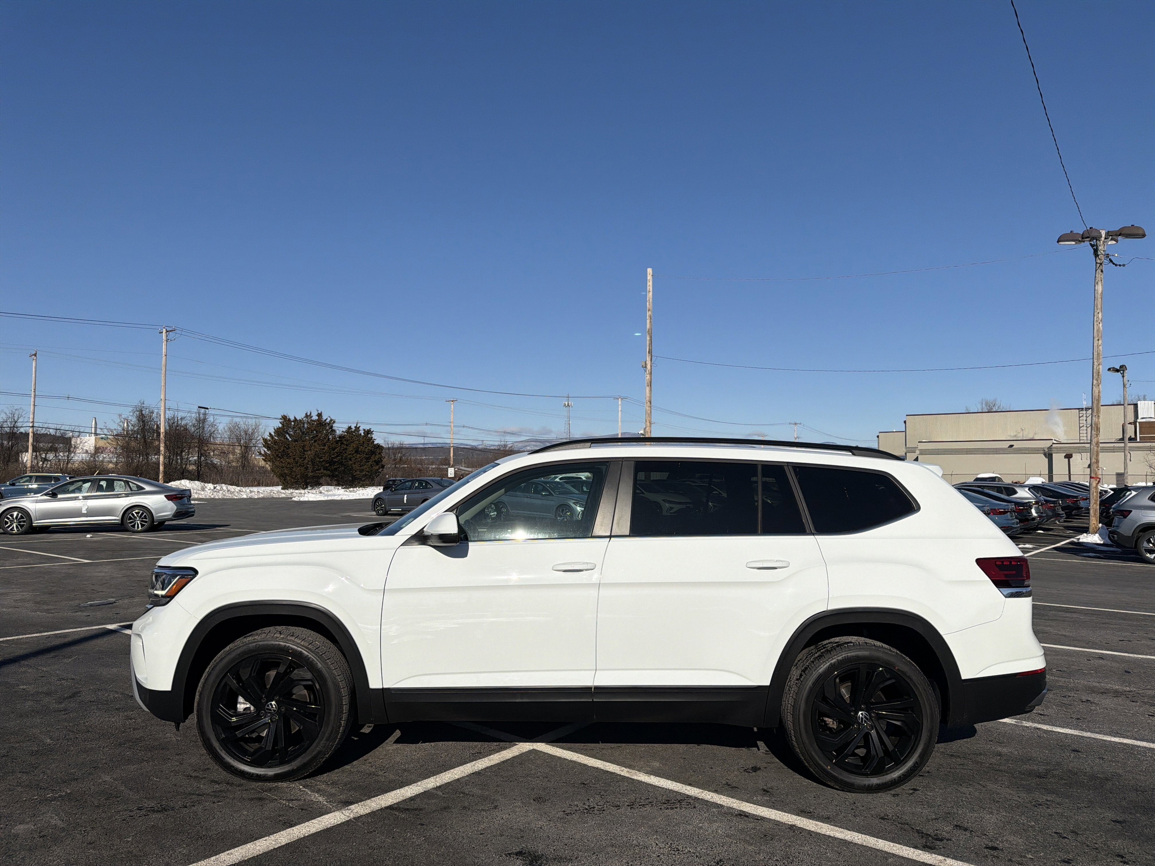 2023 Volkswagen Atlas 3.6L V6 SE w/Technology