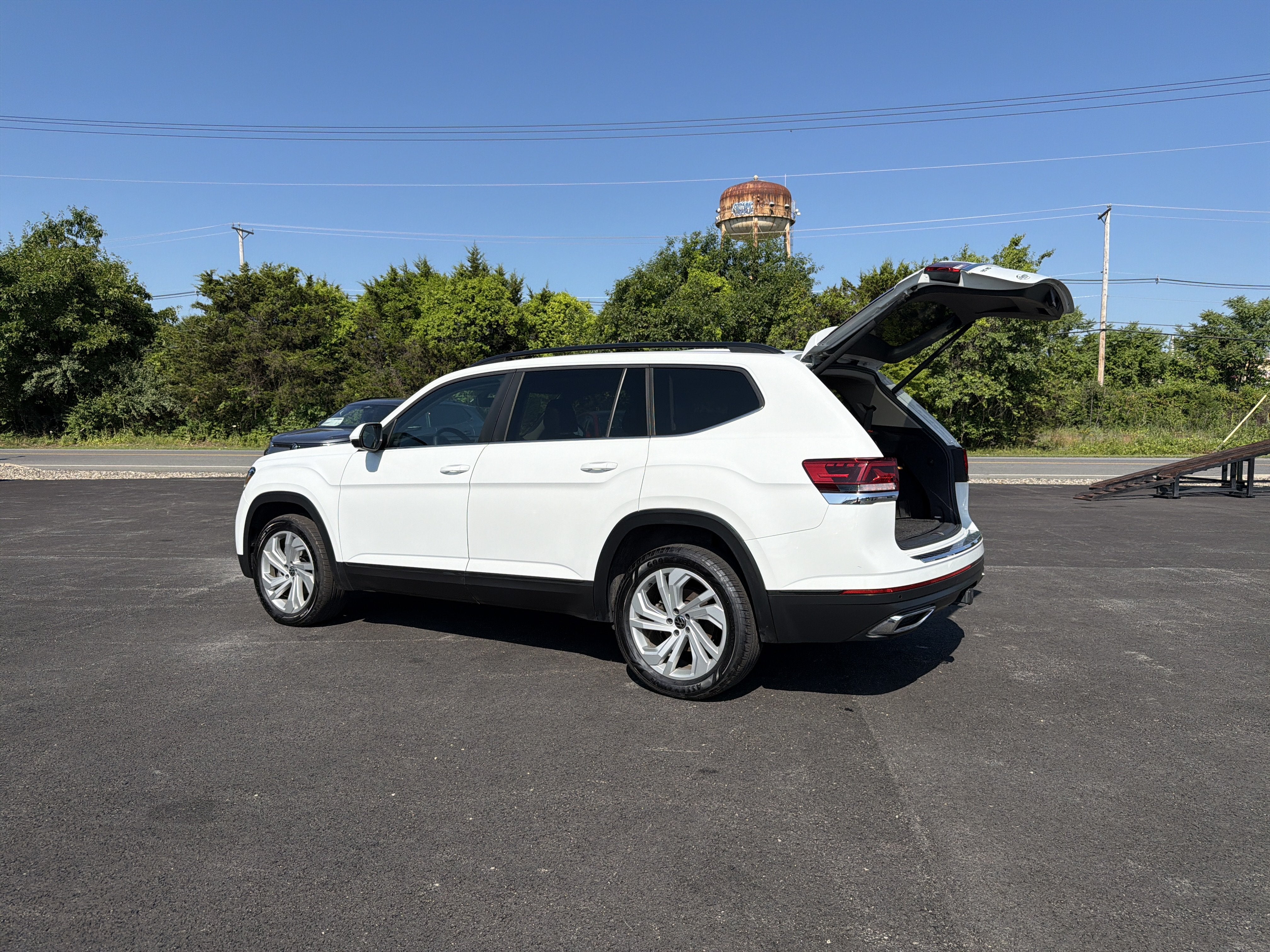 2023 Volkswagen Atlas 3.6L V6 SE w/Technology