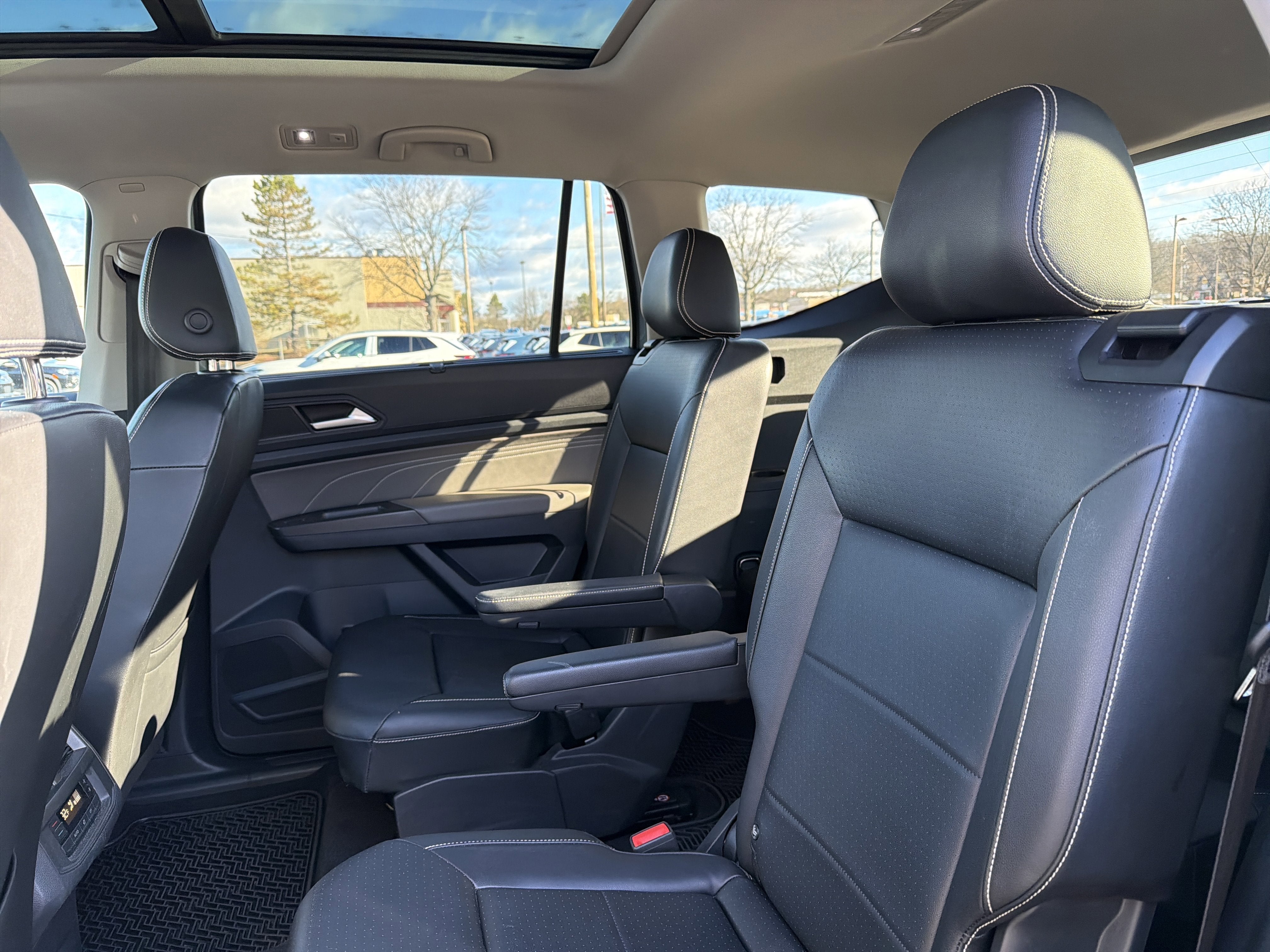 2022 Volkswagen Atlas 3.6L V6 SE w/Technology