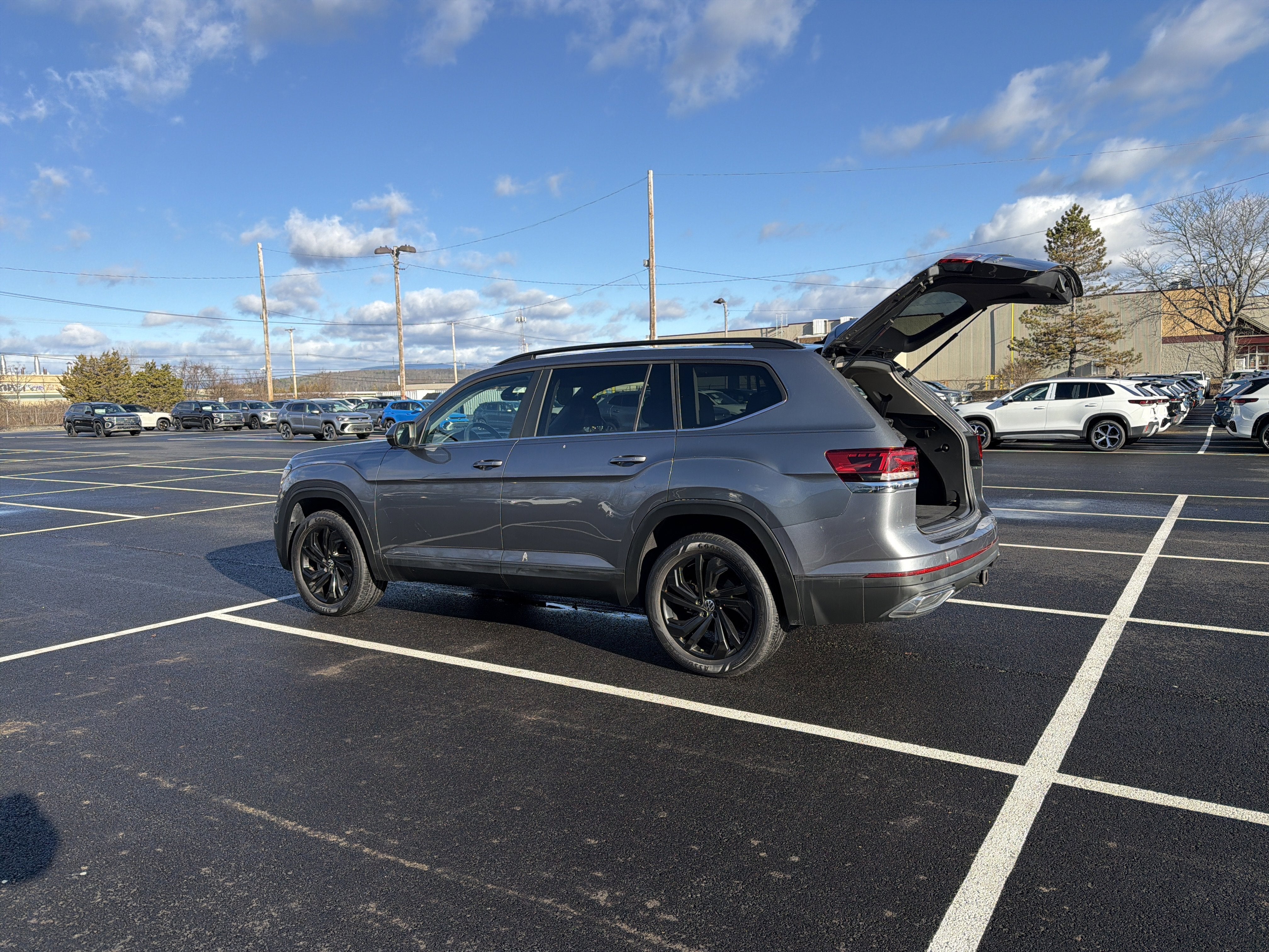 2022 Volkswagen Atlas 3.6L V6 SE w/Technology