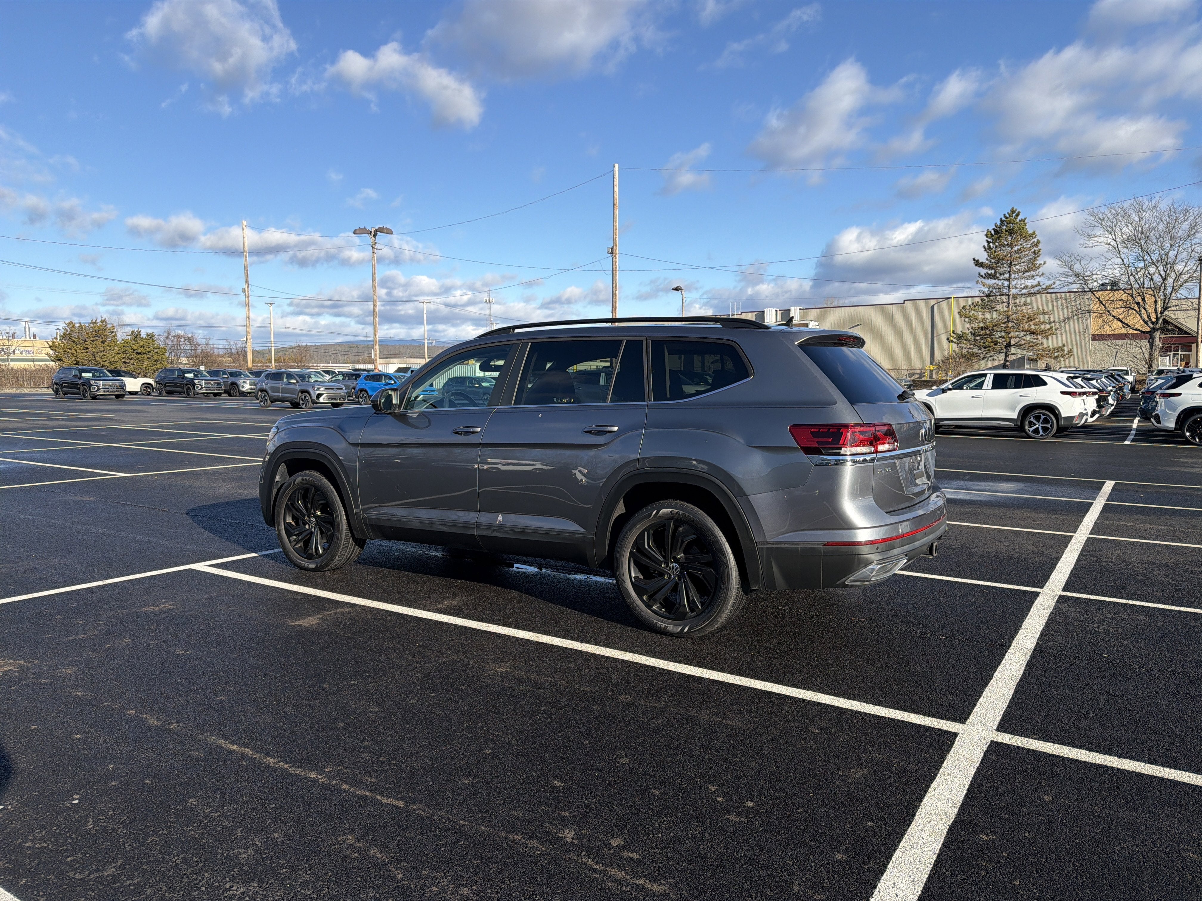 2022 Volkswagen Atlas 3.6L V6 SE w/Technology