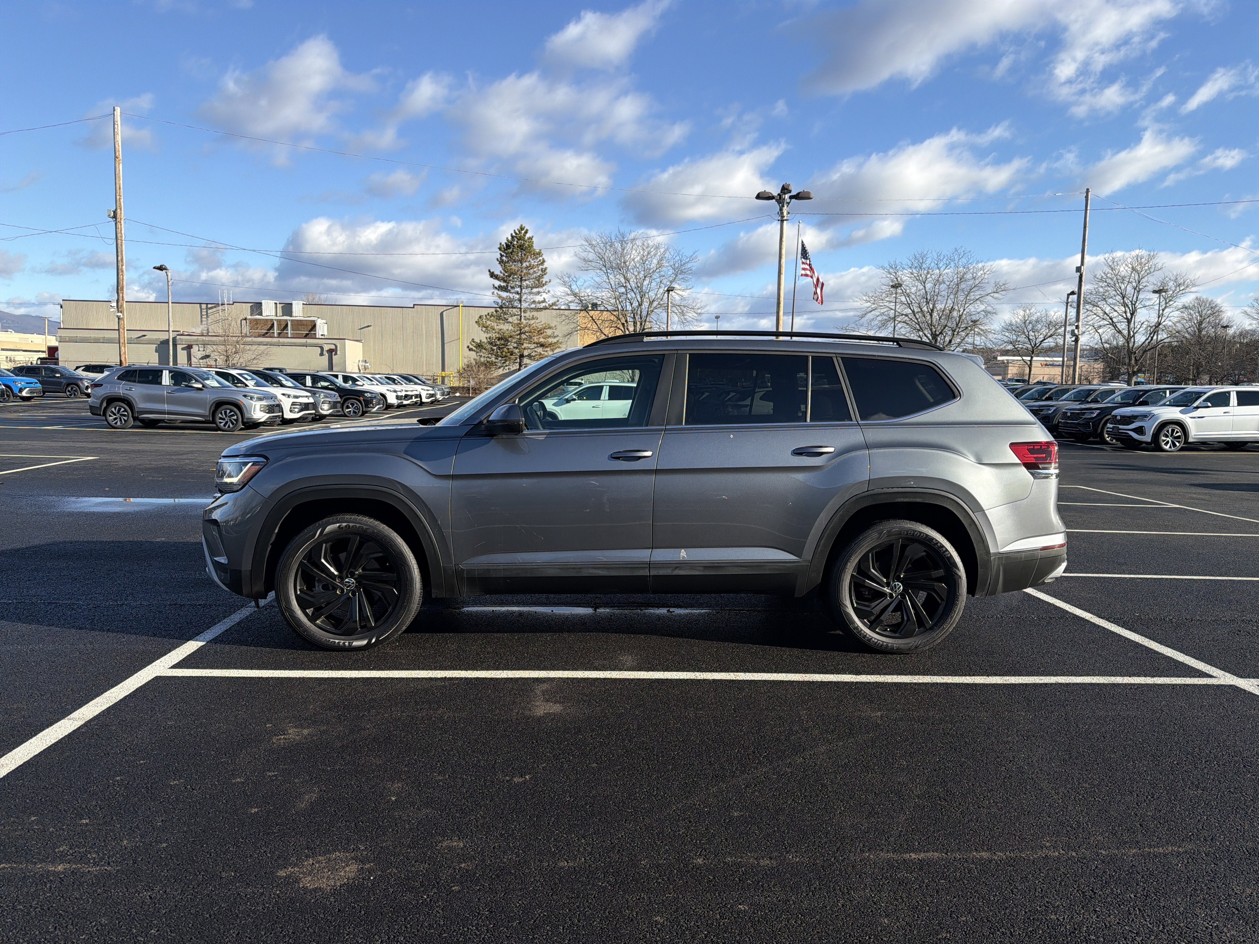 2022 Volkswagen Atlas 3.6L V6 SE w/Technology
