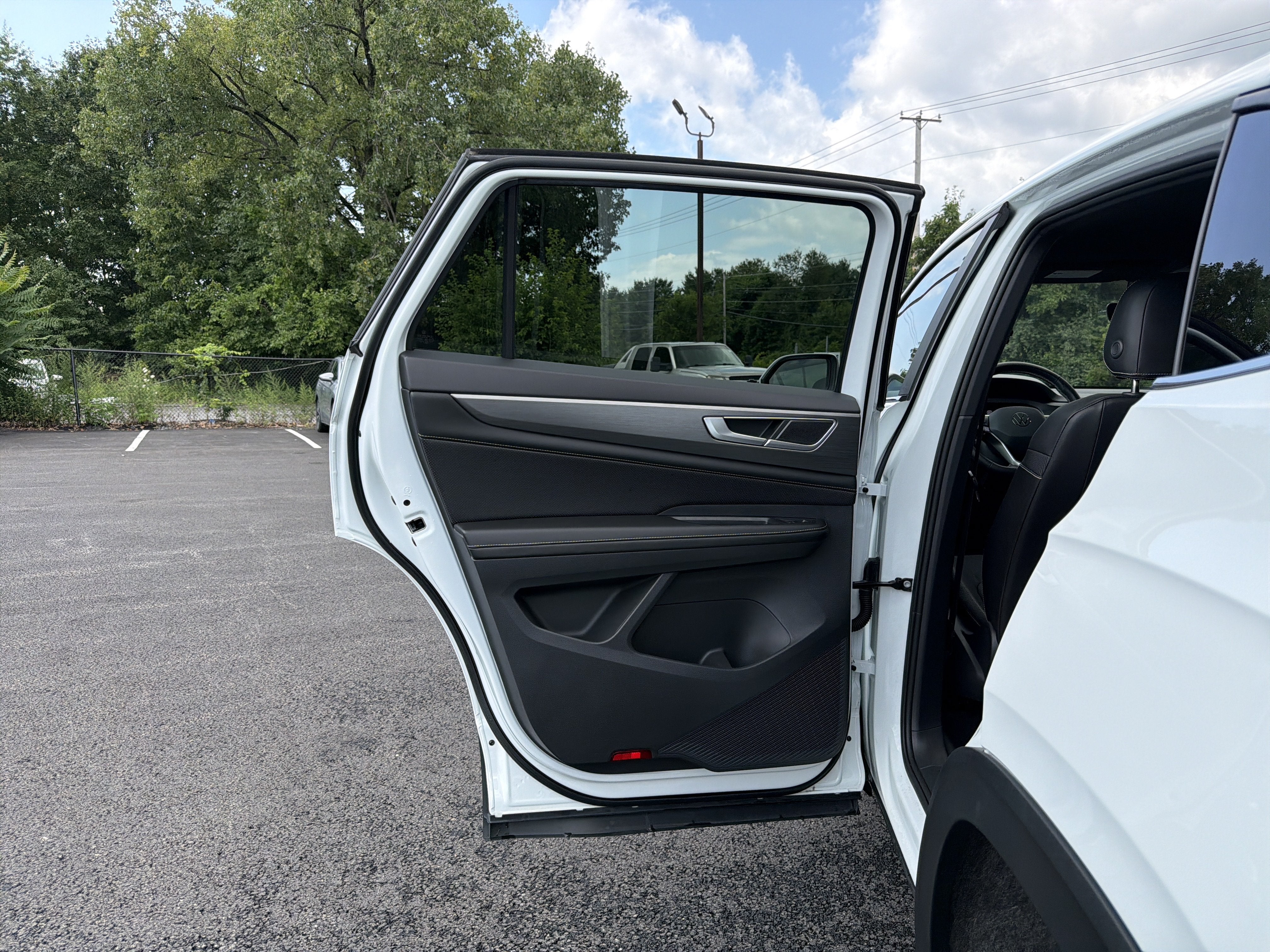 2024 Volkswagen Atlas Cross Sport 2.0T SE