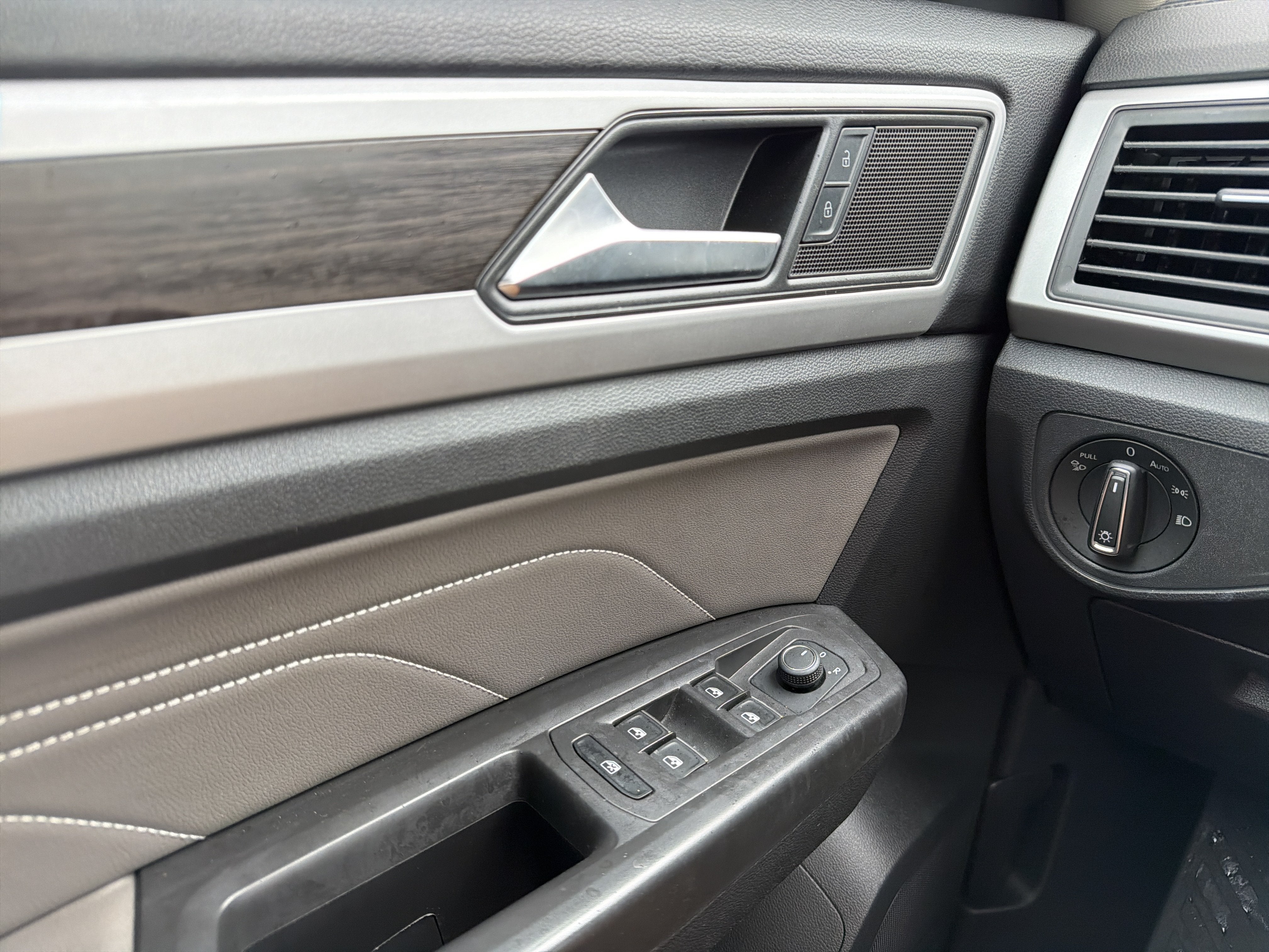 2023 Volkswagen Atlas 2.0T SE