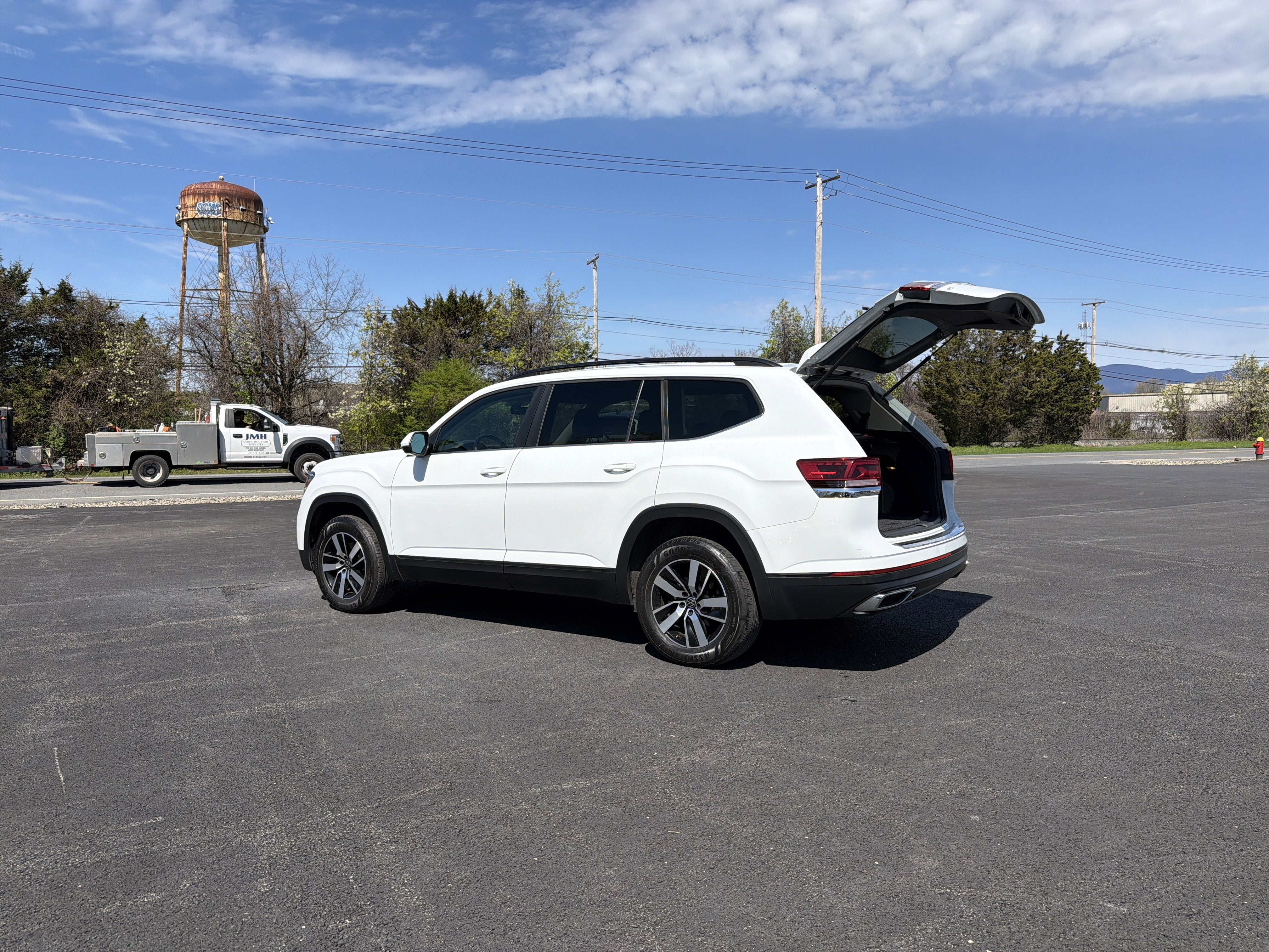 2023 Volkswagen Atlas 2.0T SE