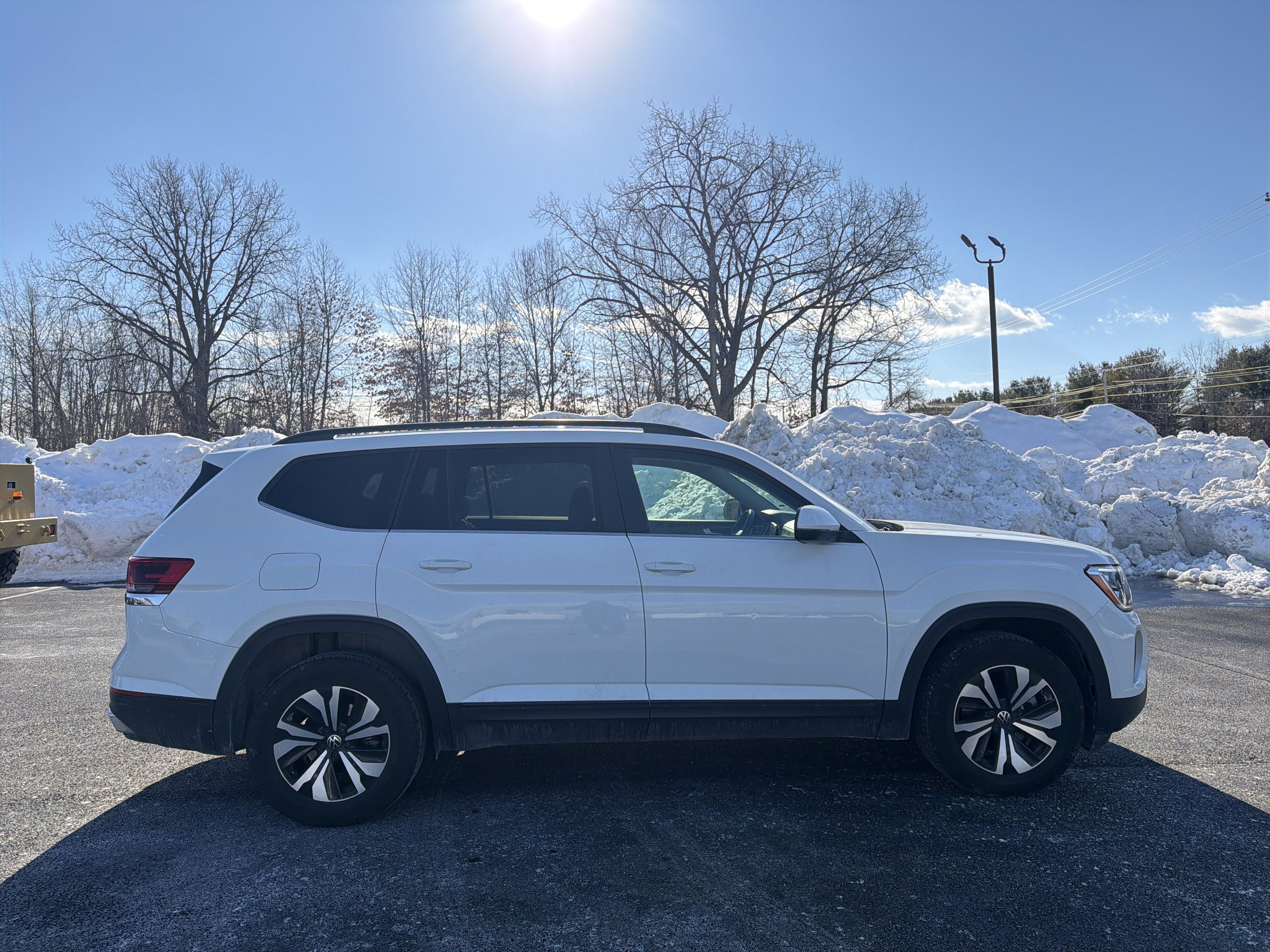 2024 Volkswagen Atlas 2.0T SE
