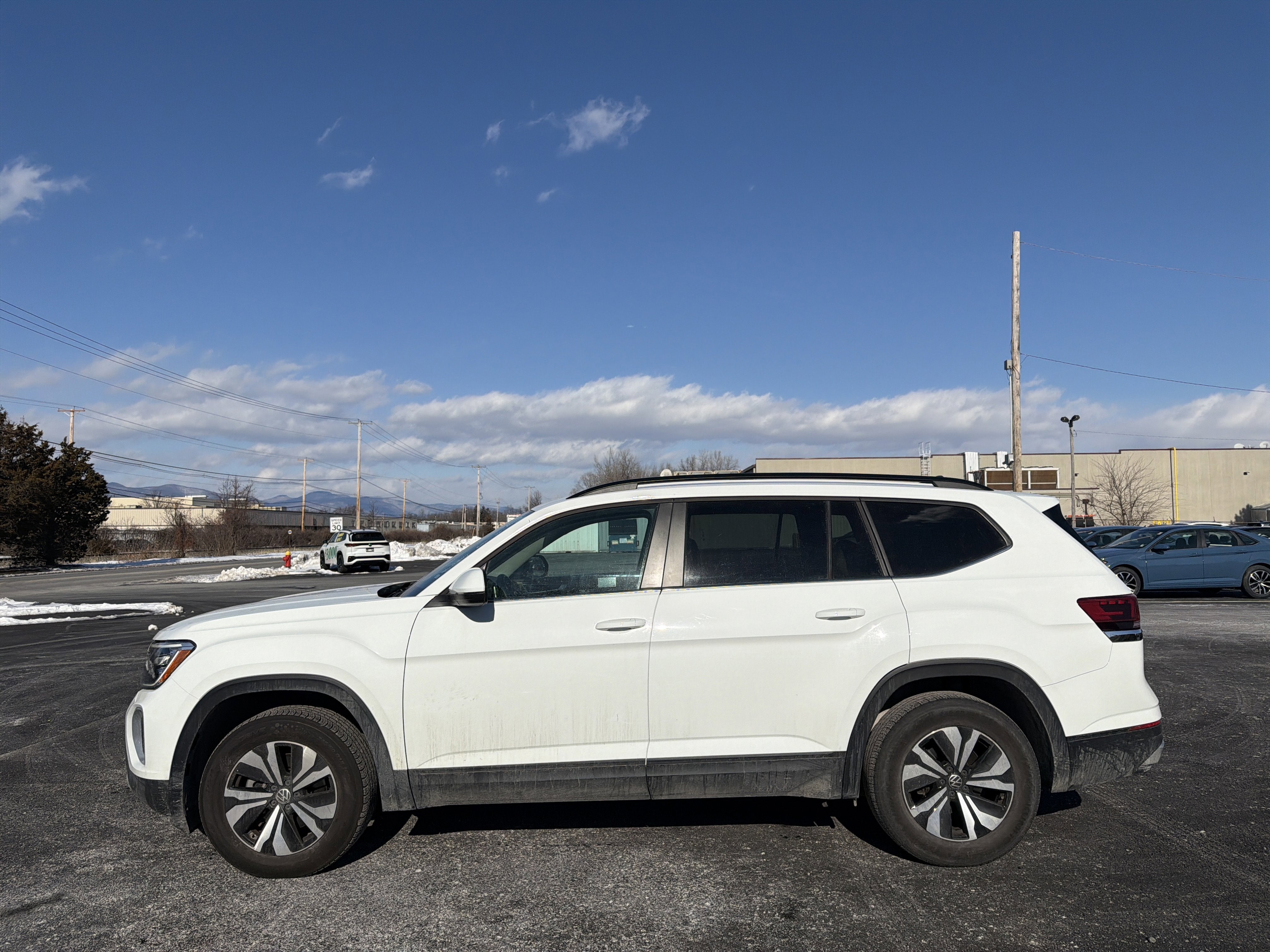 2024 Volkswagen Atlas 2.0T SE