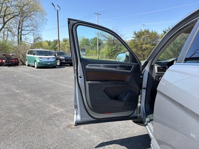 2021 Volkswagen Atlas 3.6L V6 SE w/Technology R-Line