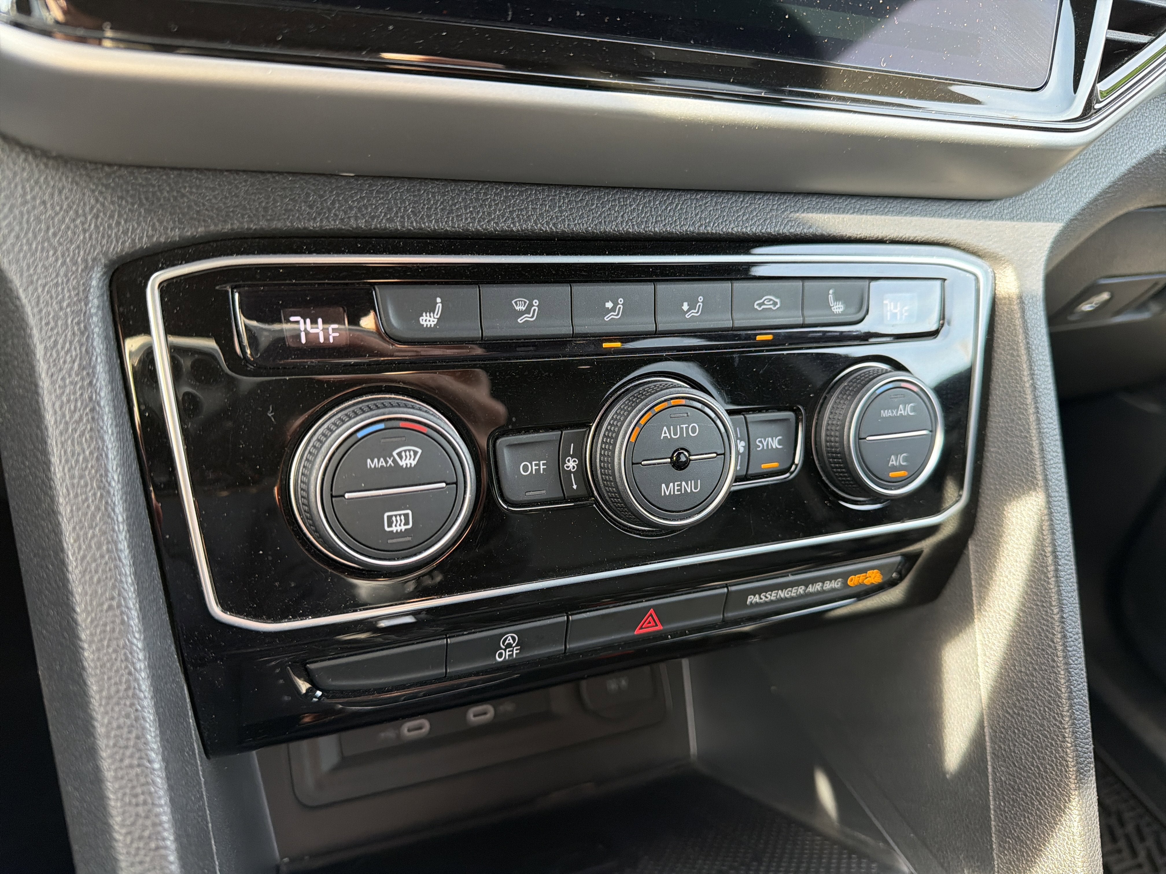 2023 Volkswagen Atlas Cross Sport 2.0T SEL R-Line