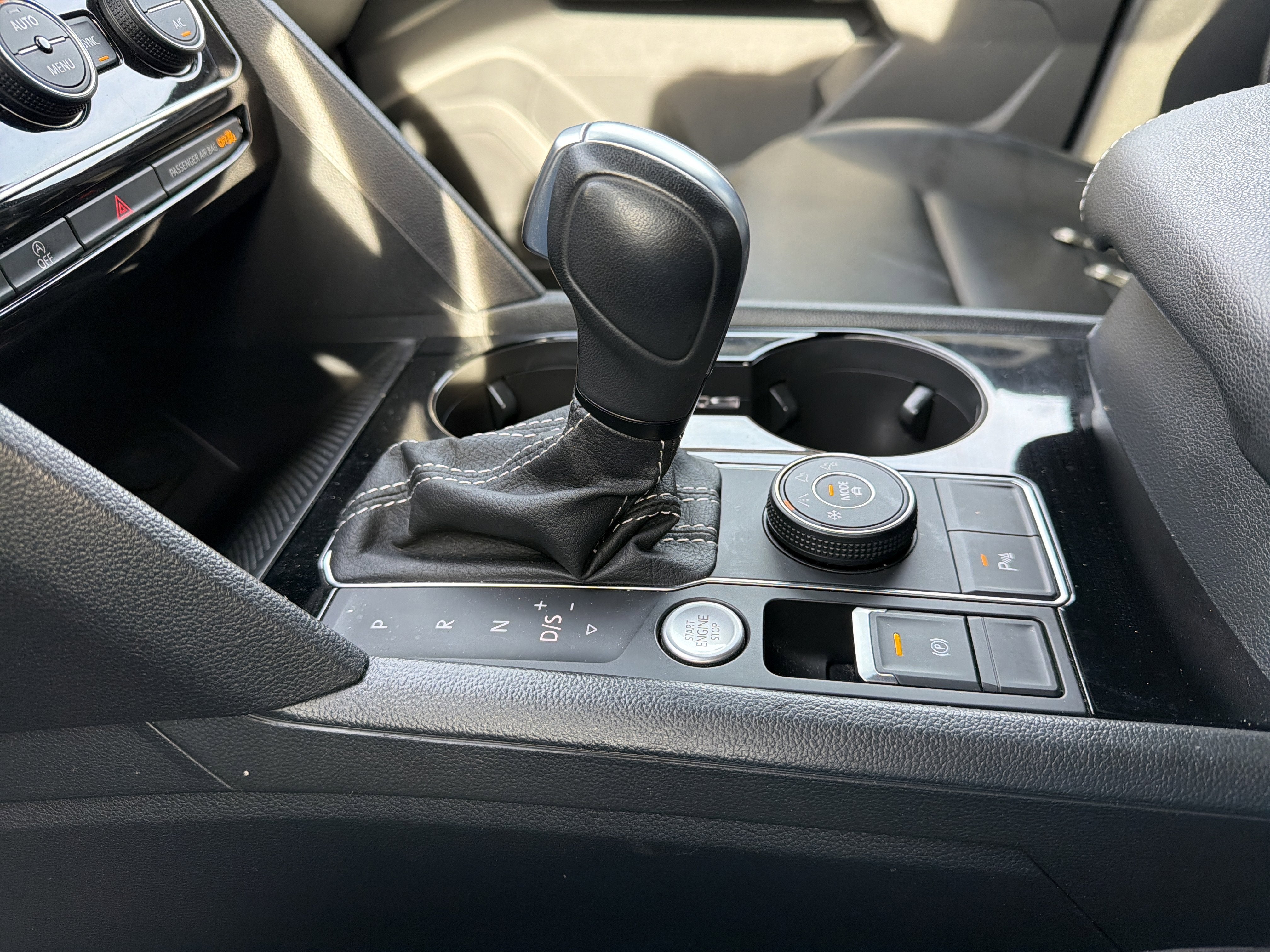 2023 Volkswagen Atlas Cross Sport 2.0T SEL R-Line