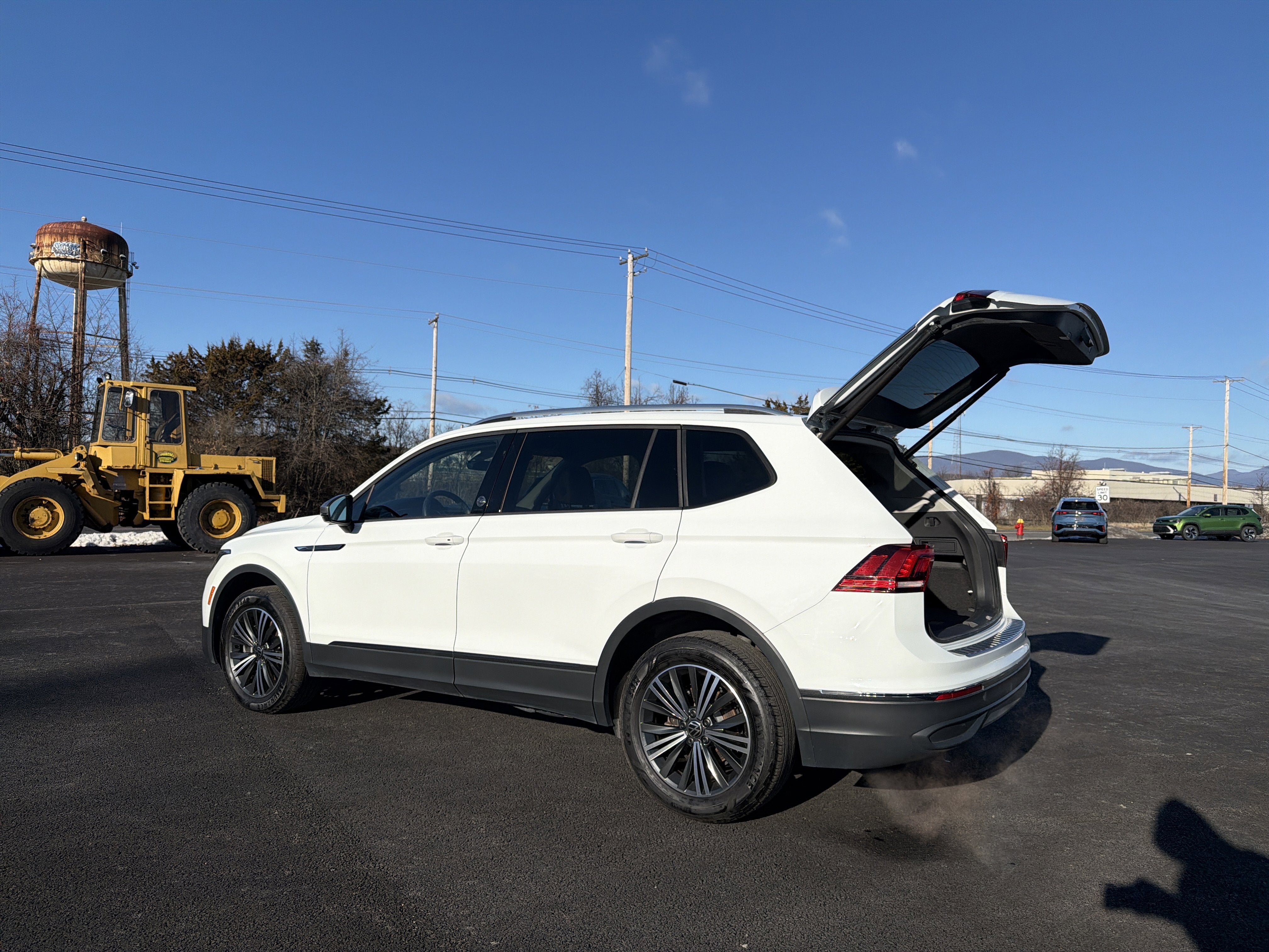 2024 Volkswagen Tiguan 2.0T SE