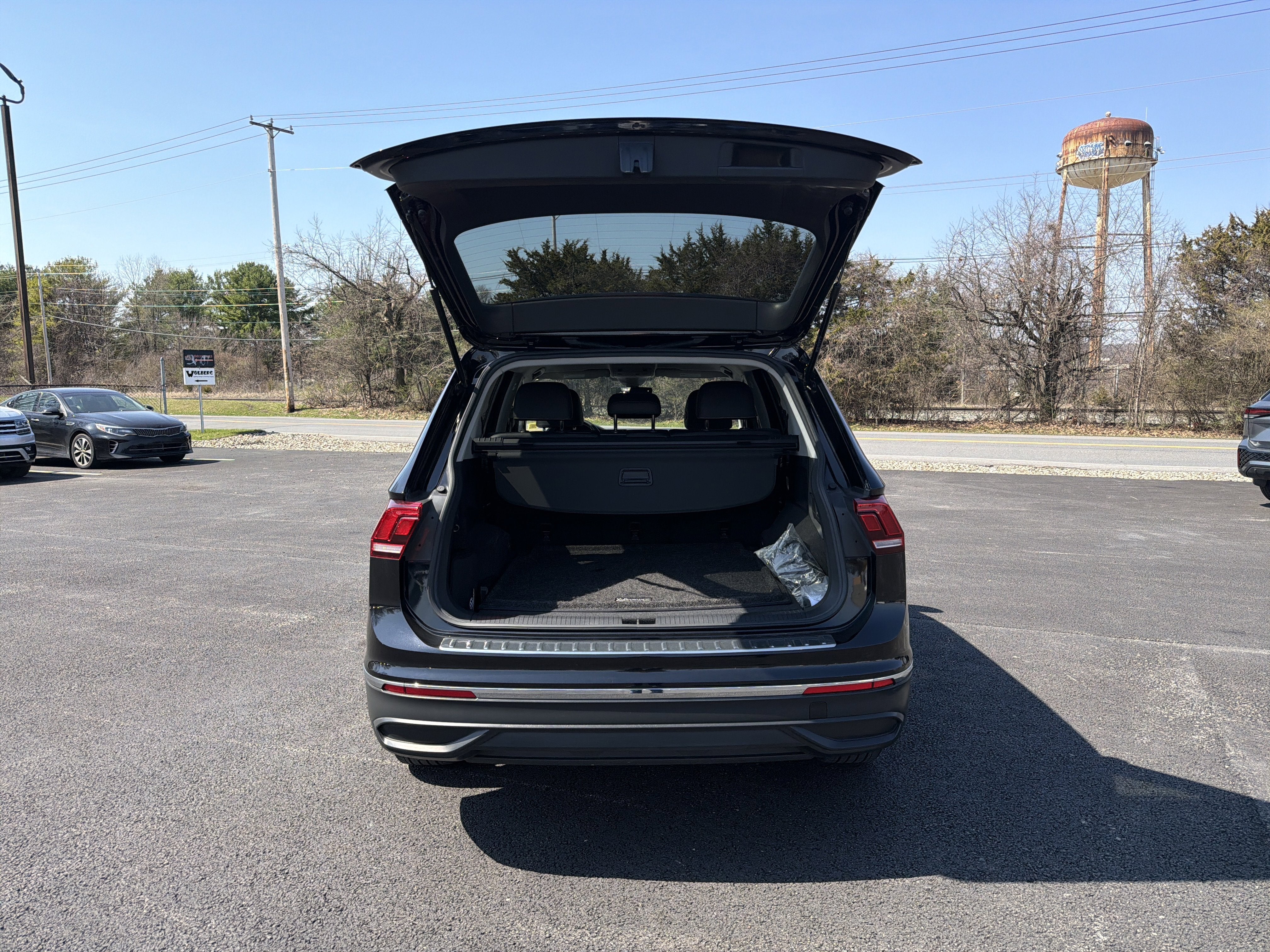 2023 Volkswagen Tiguan 2.0T SE