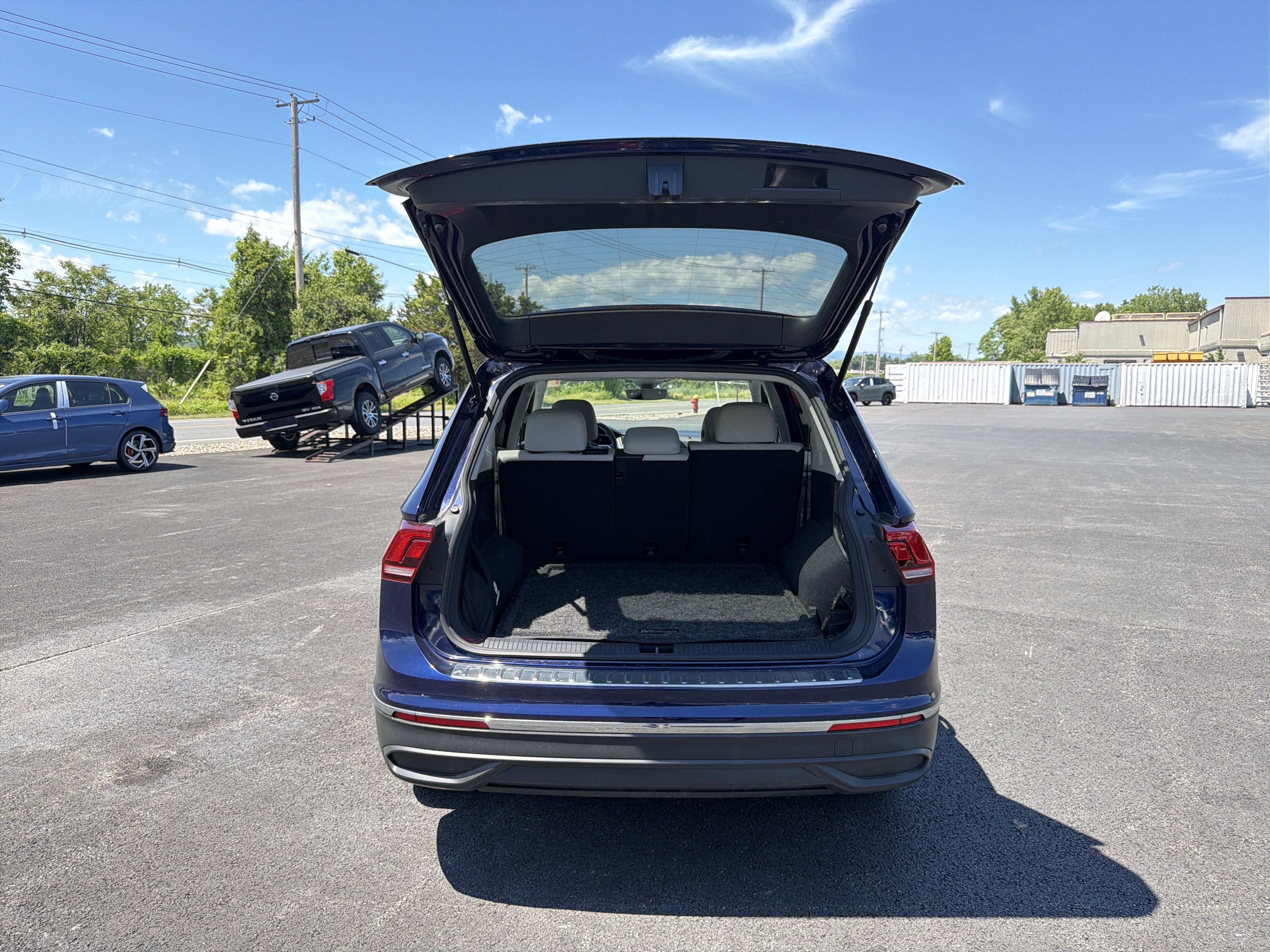 2023 Volkswagen Tiguan 2.0T SE
