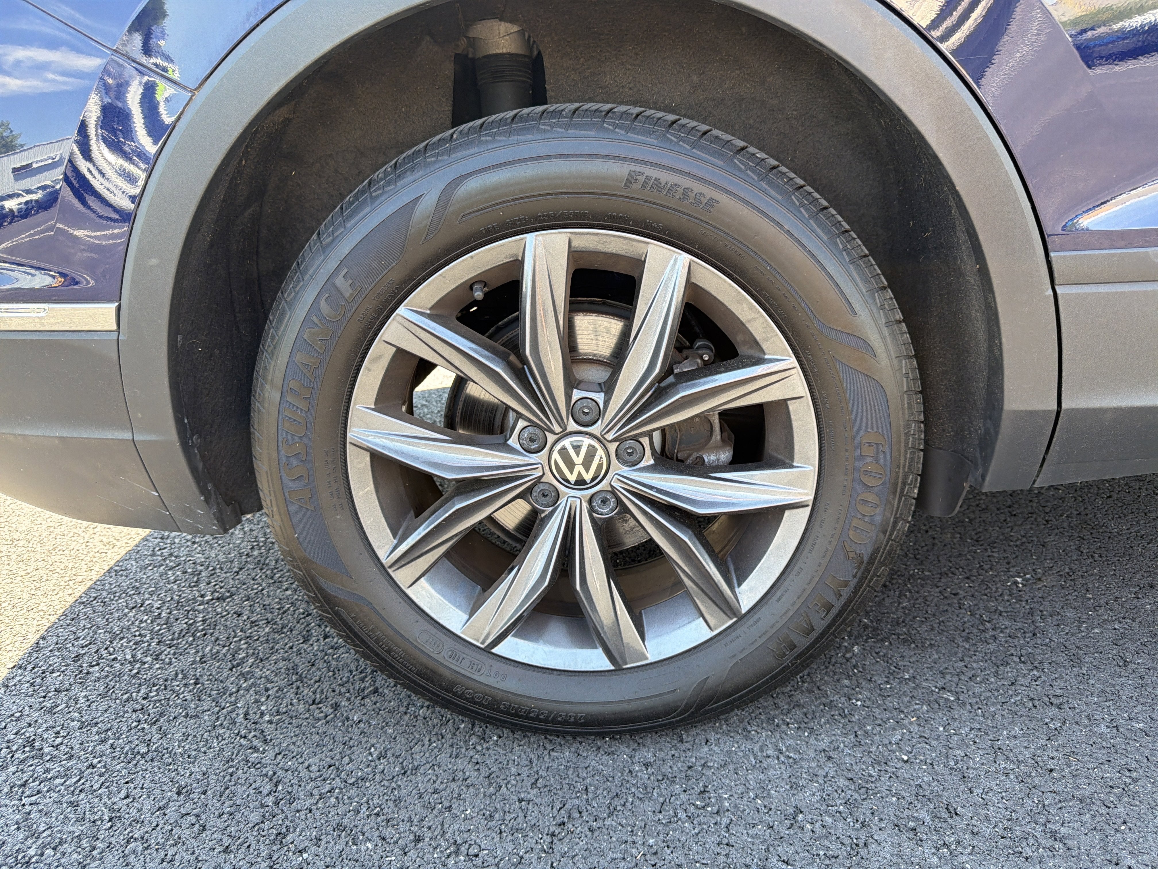2023 Volkswagen Tiguan 2.0T SE