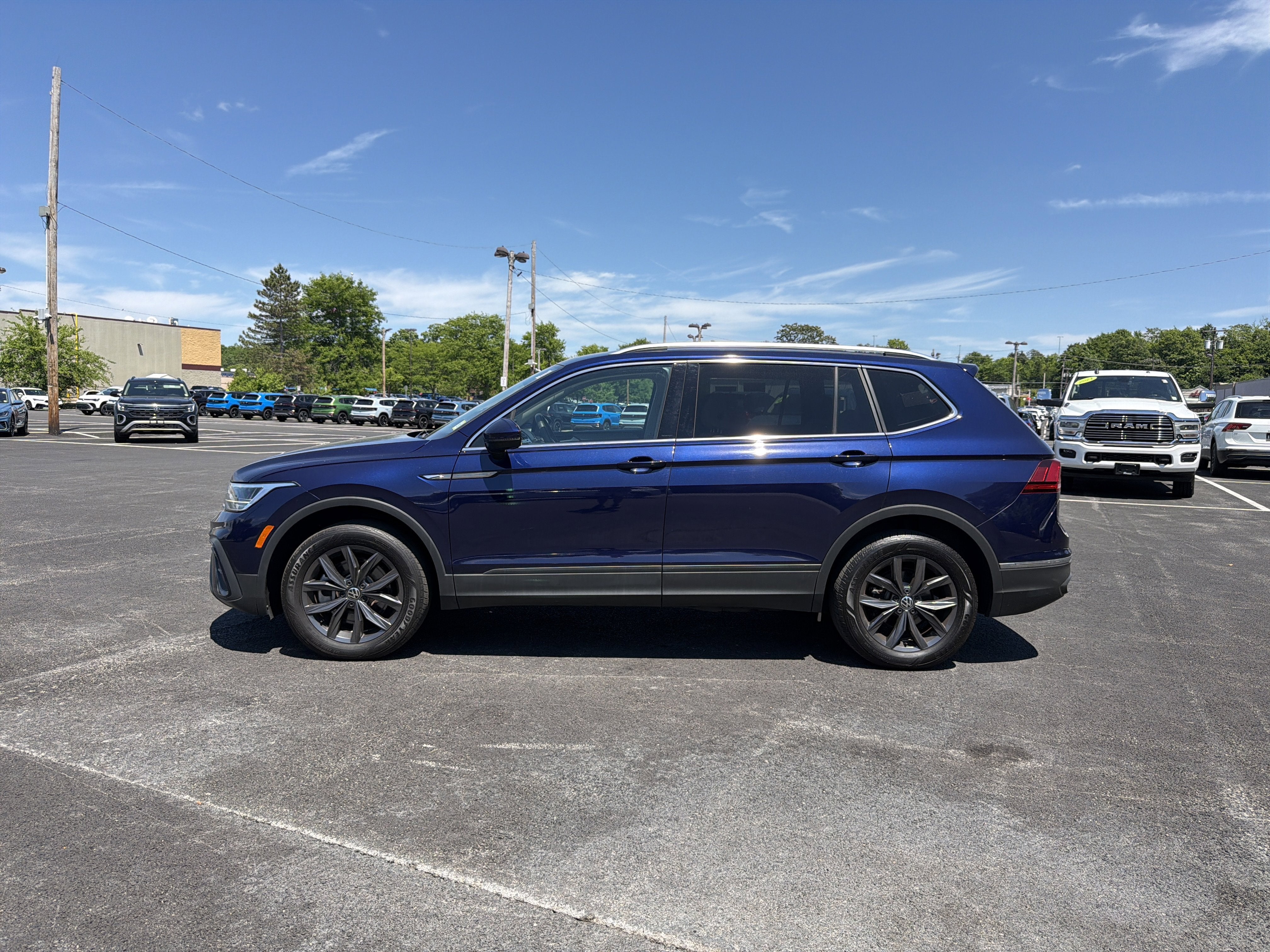2023 Volkswagen Tiguan 2.0T SE