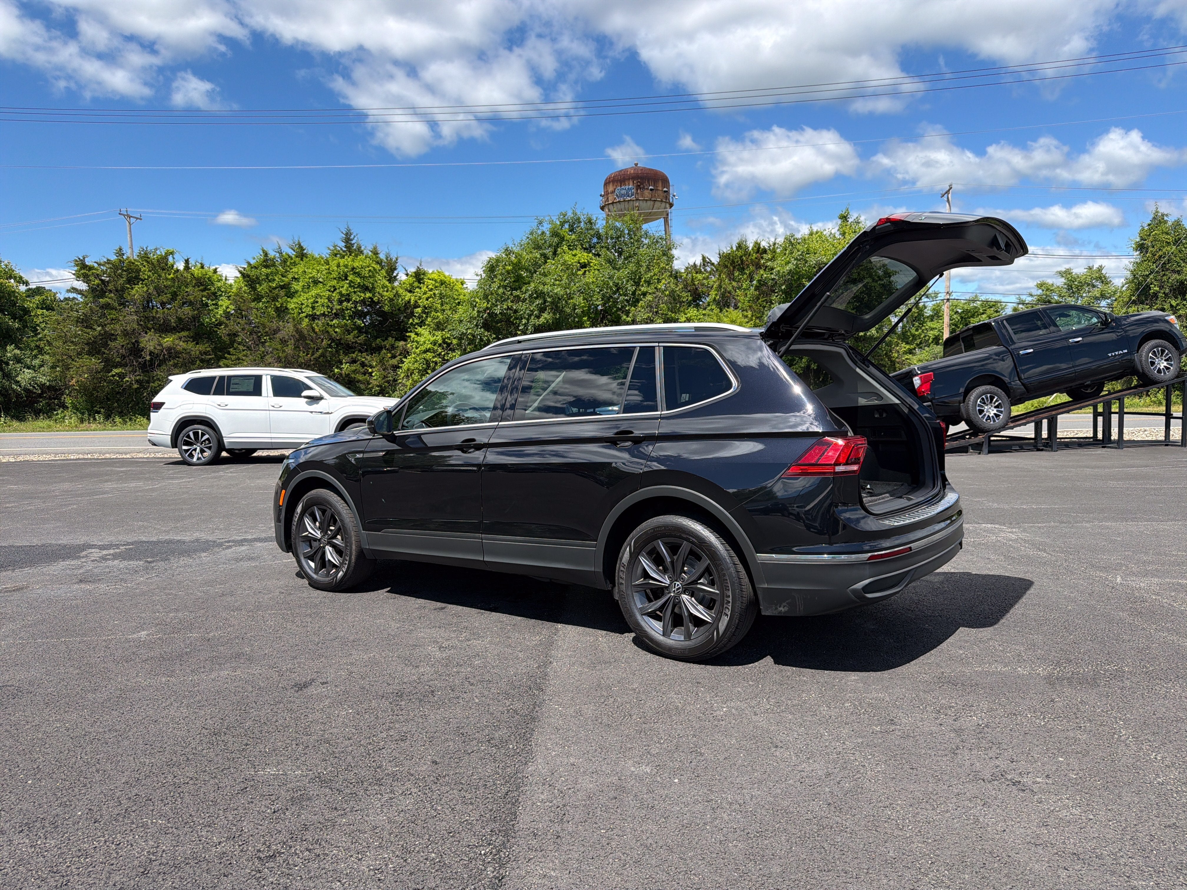 2023 Volkswagen Tiguan 2.0T SE