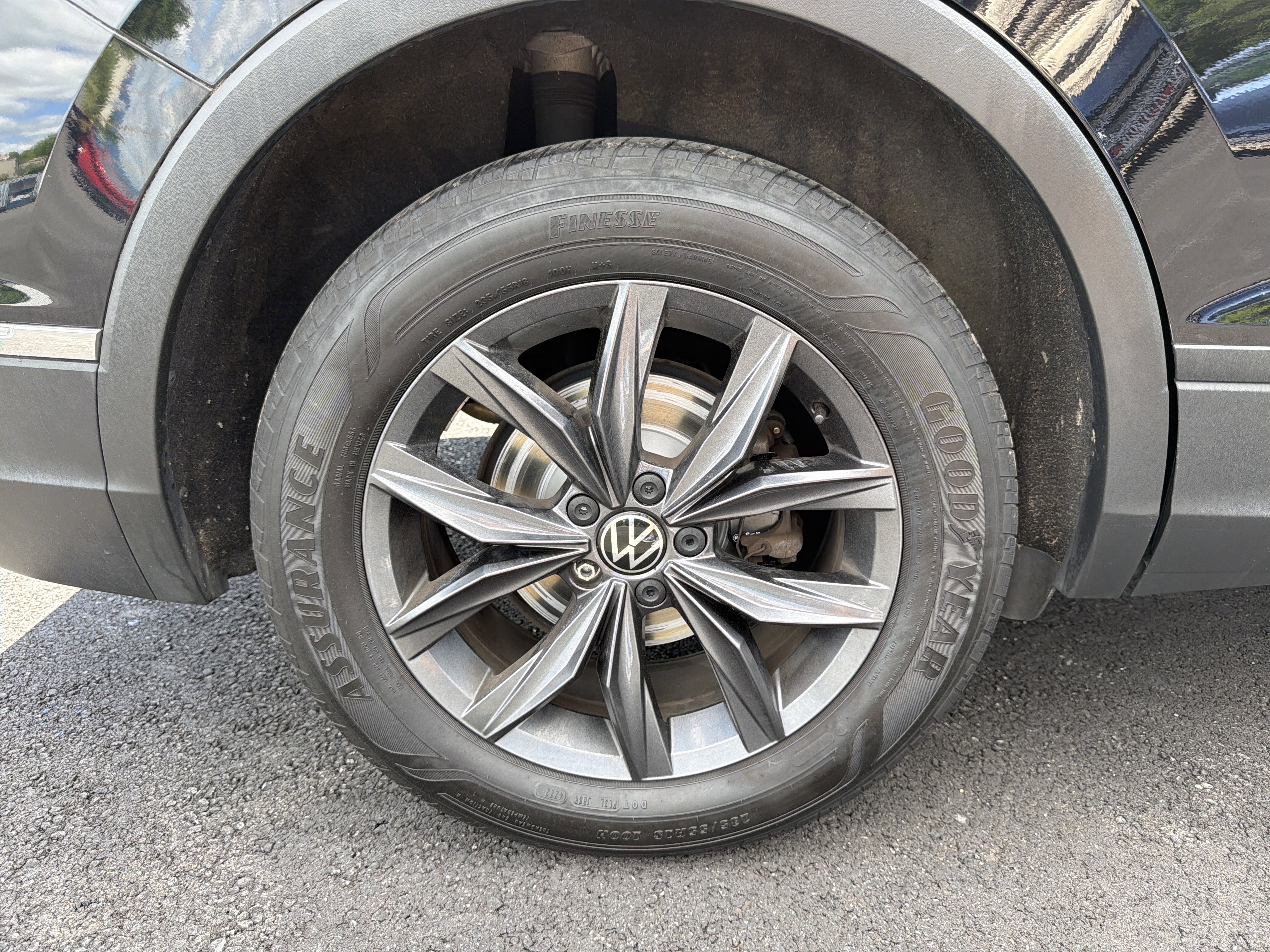 2023 Volkswagen Tiguan 2.0T SE