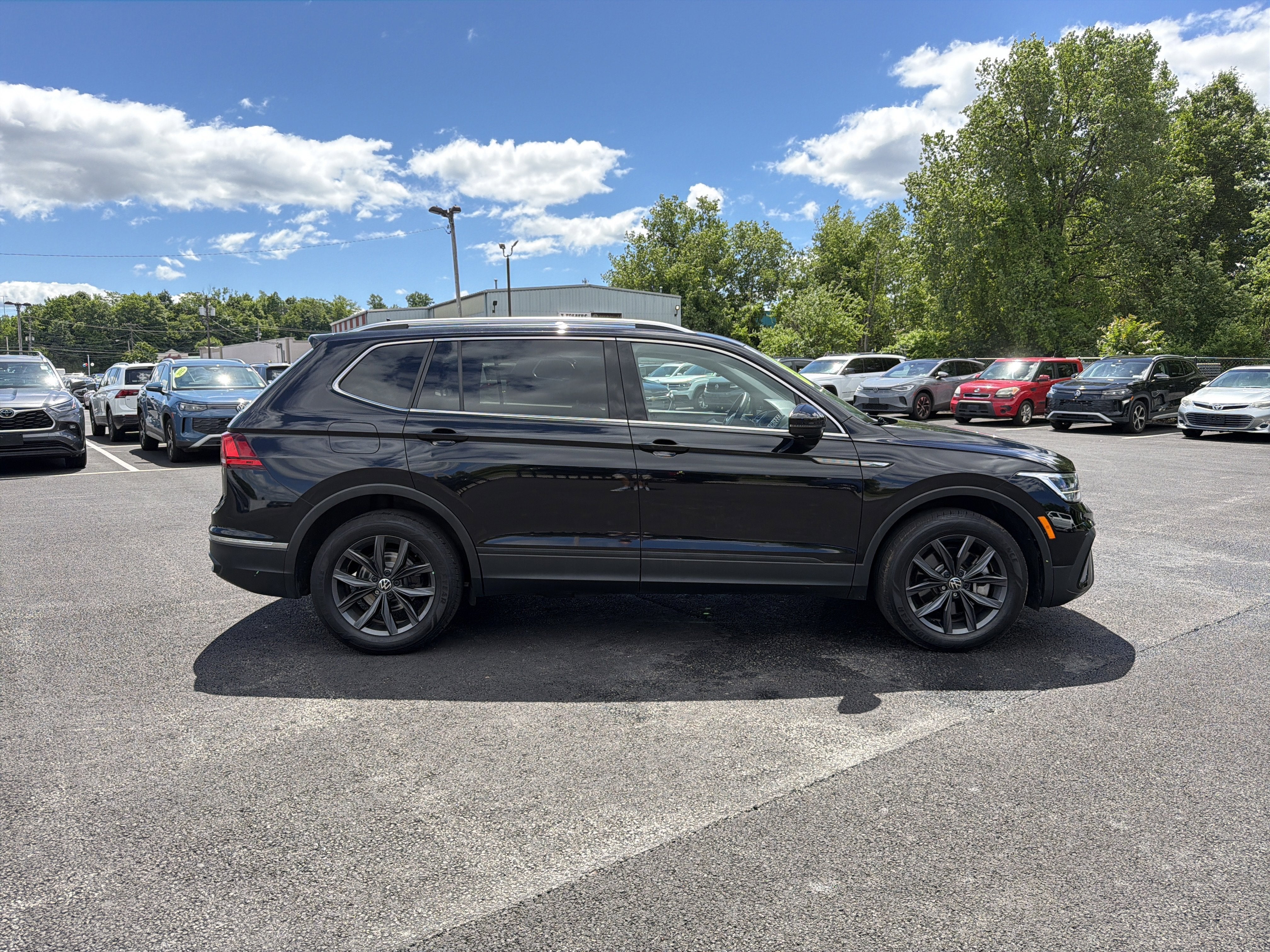 2023 Volkswagen Tiguan 2.0T SE
