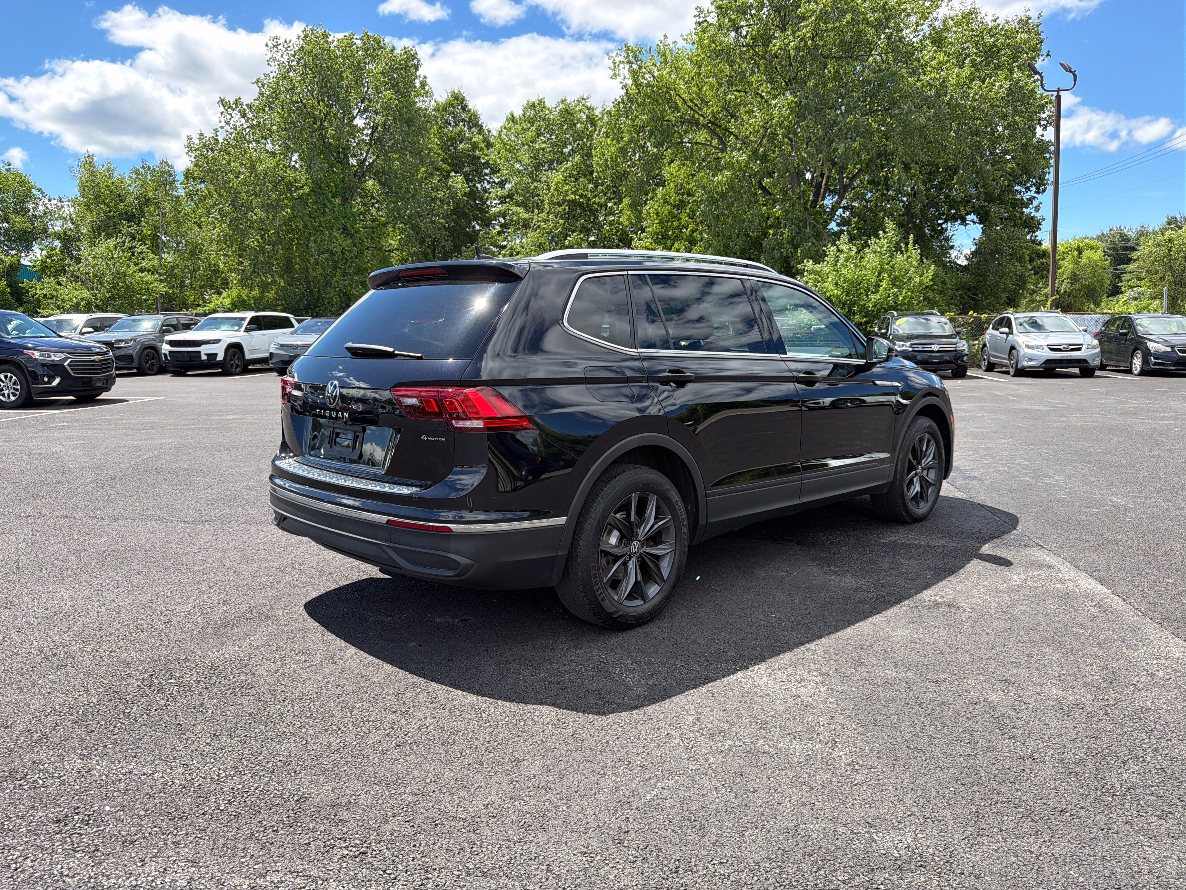 2023 Volkswagen Tiguan 2.0T SE