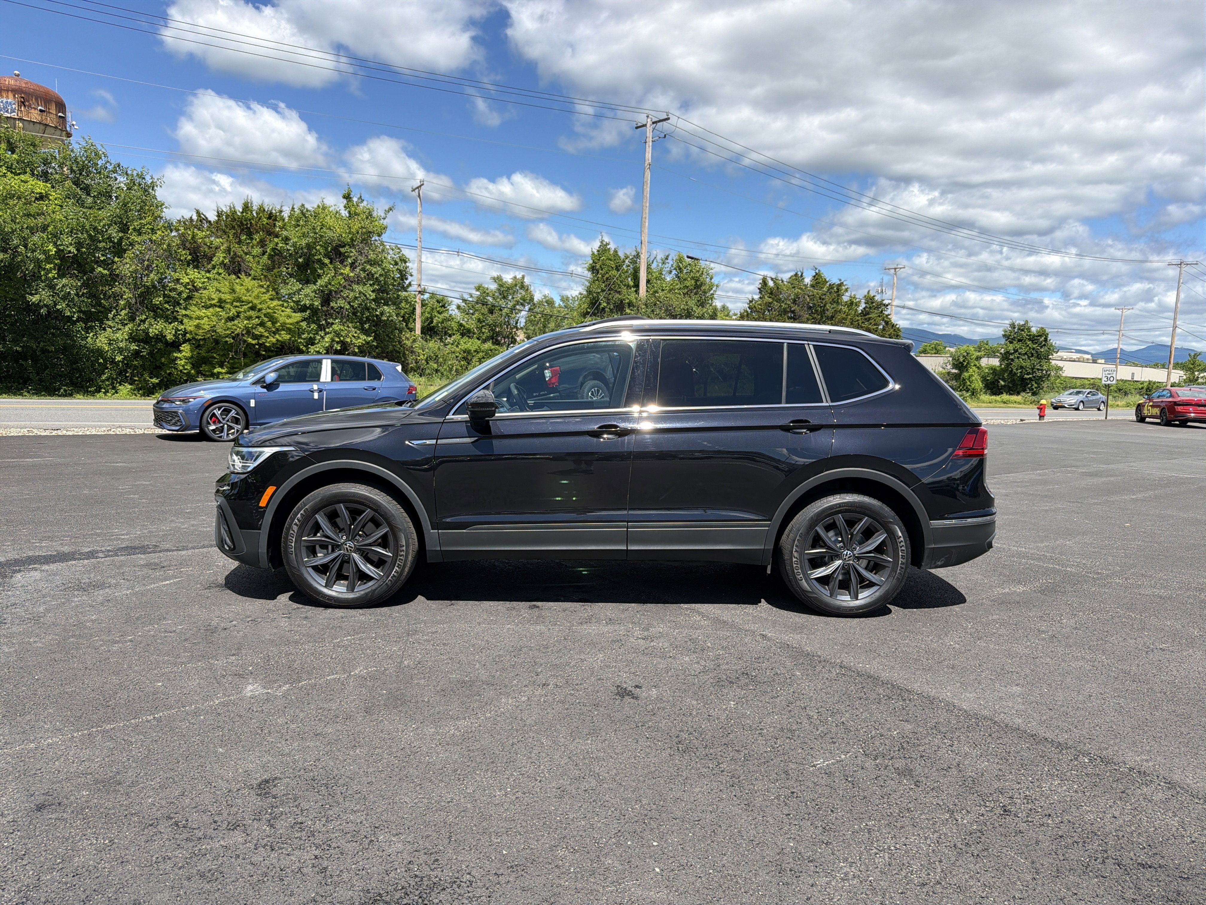 2023 Volkswagen Tiguan 2.0T SE