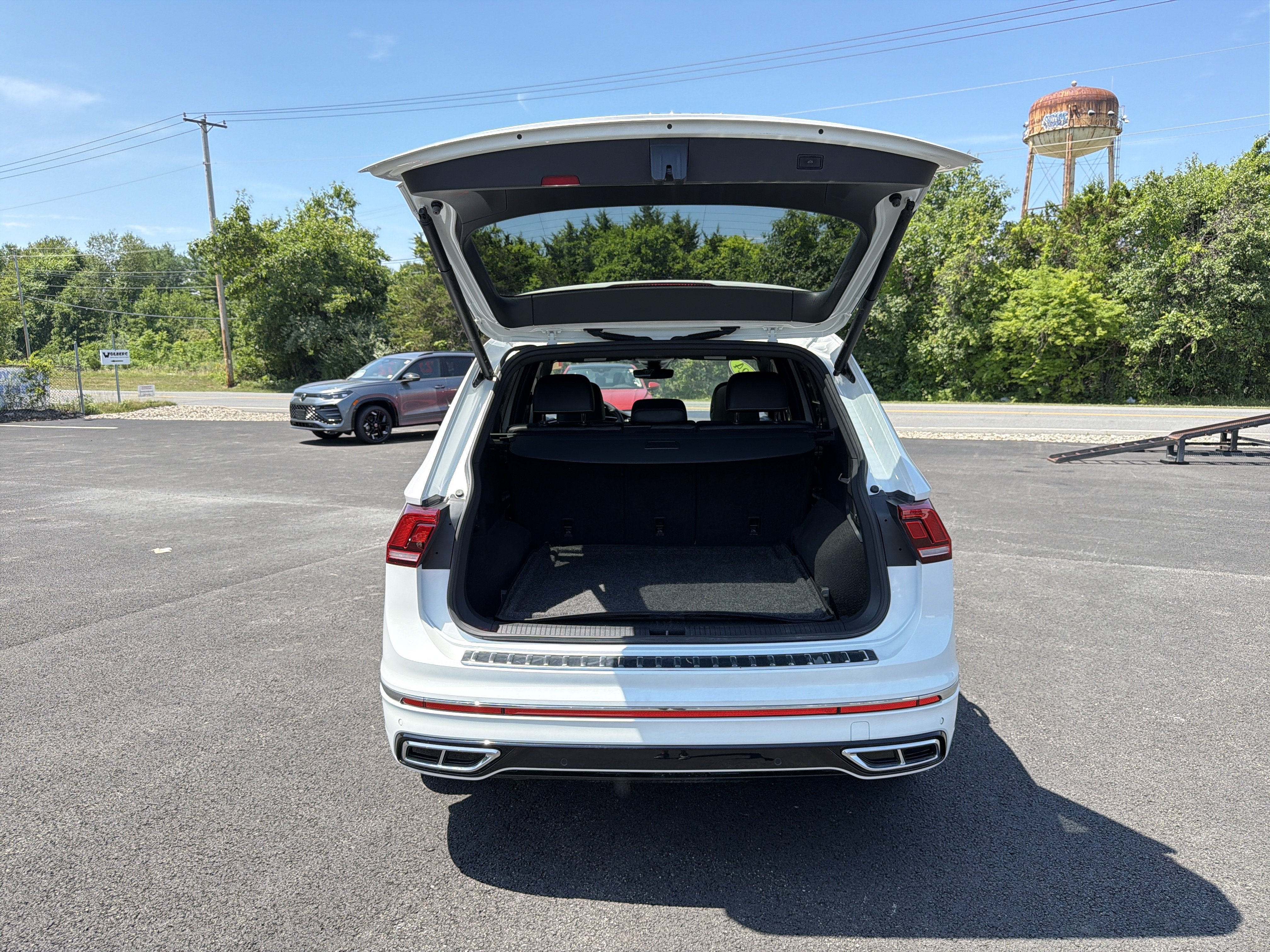 2024 Volkswagen Tiguan 2.0T SEL R-Line