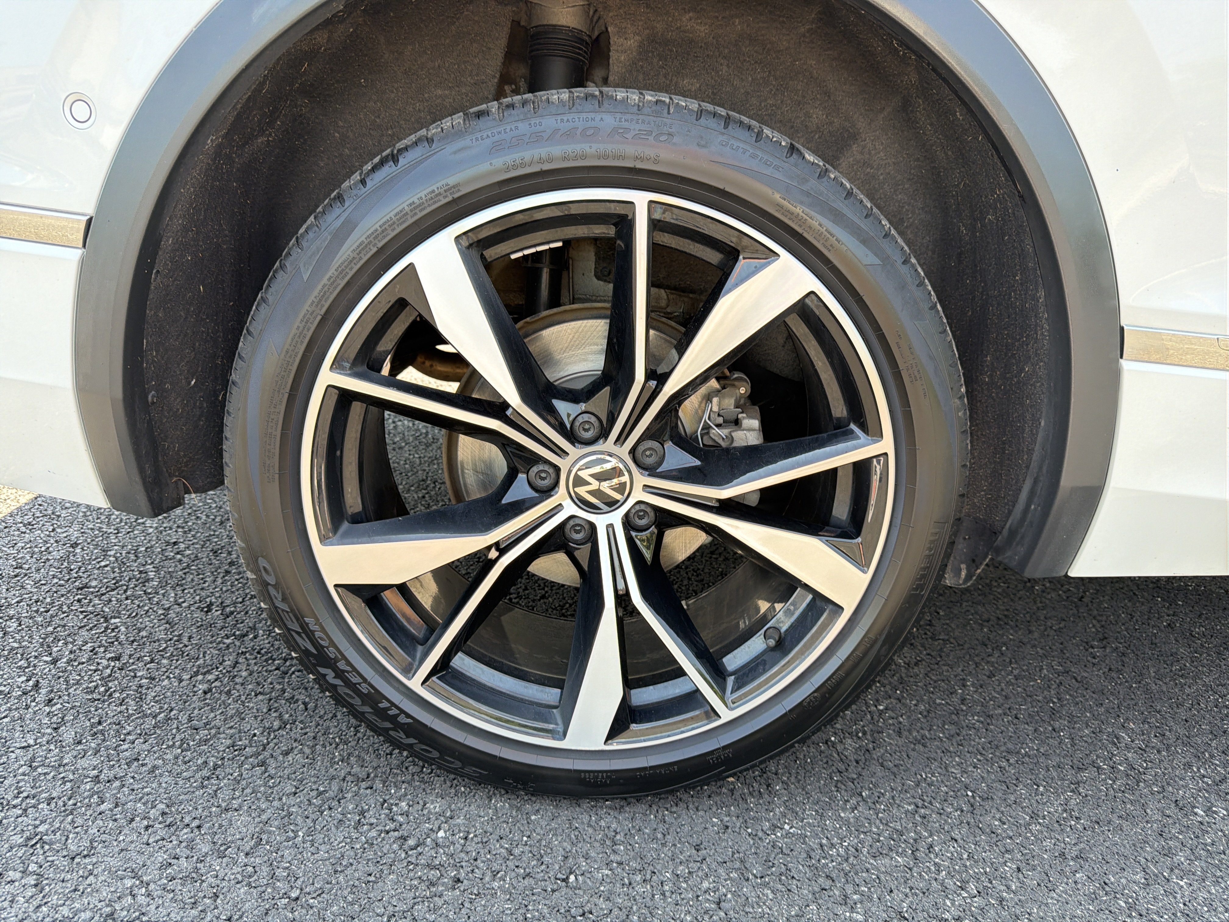 2024 Volkswagen Tiguan 2.0T SEL R-Line