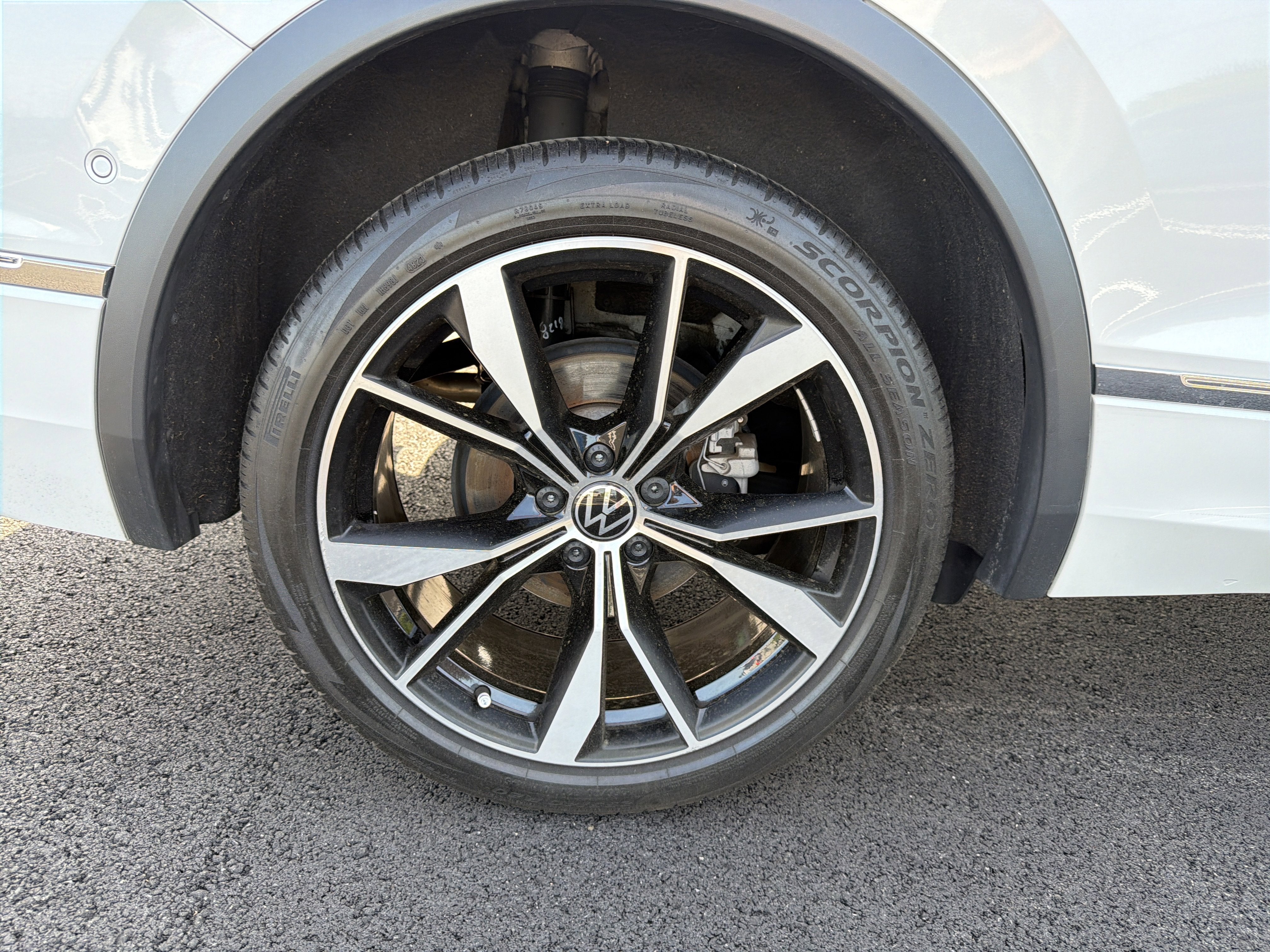 2024 Volkswagen Tiguan 2.0T SEL R-Line