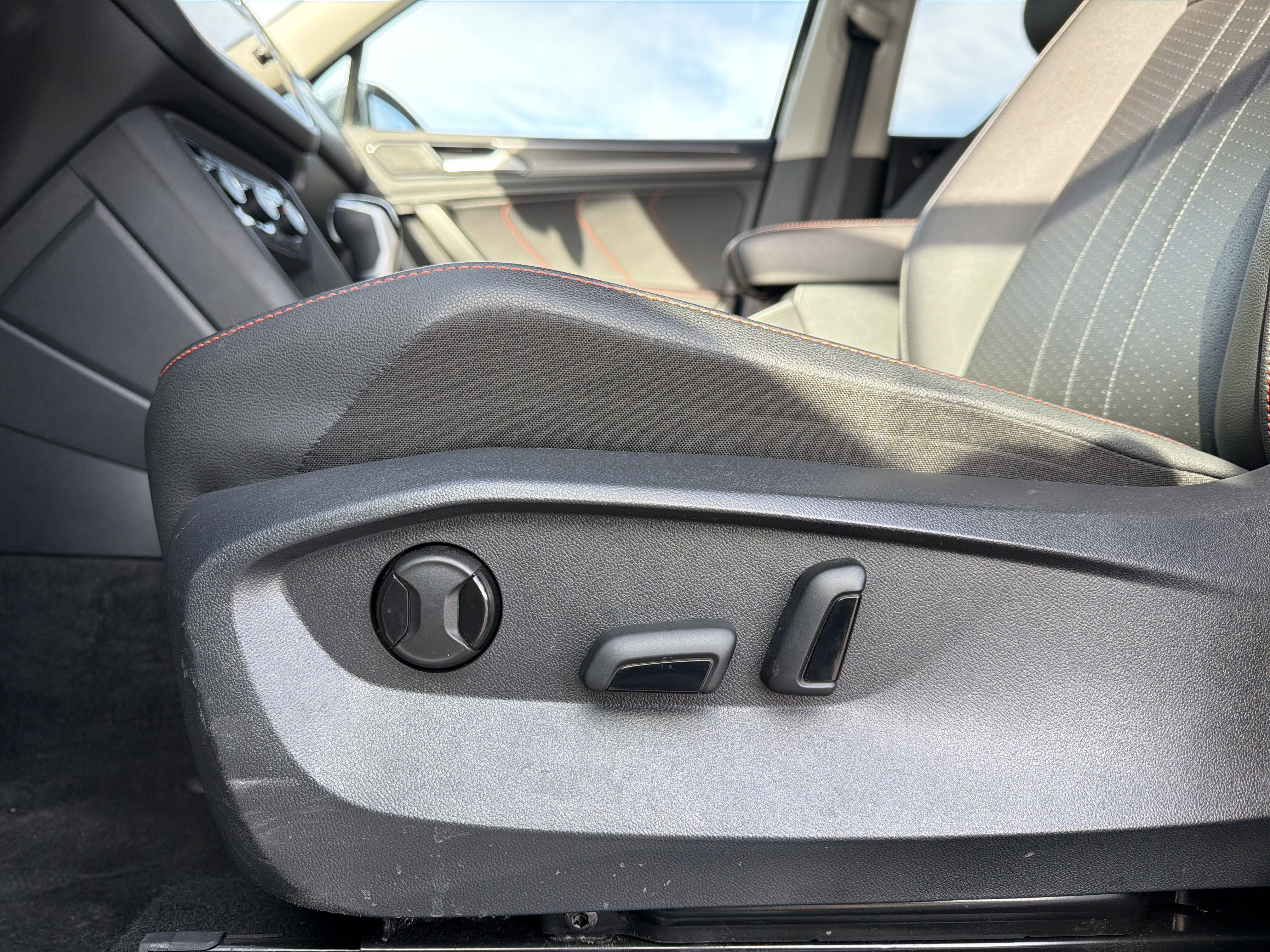 2024 Volkswagen Tiguan 2.0T Wolfsburg Edition