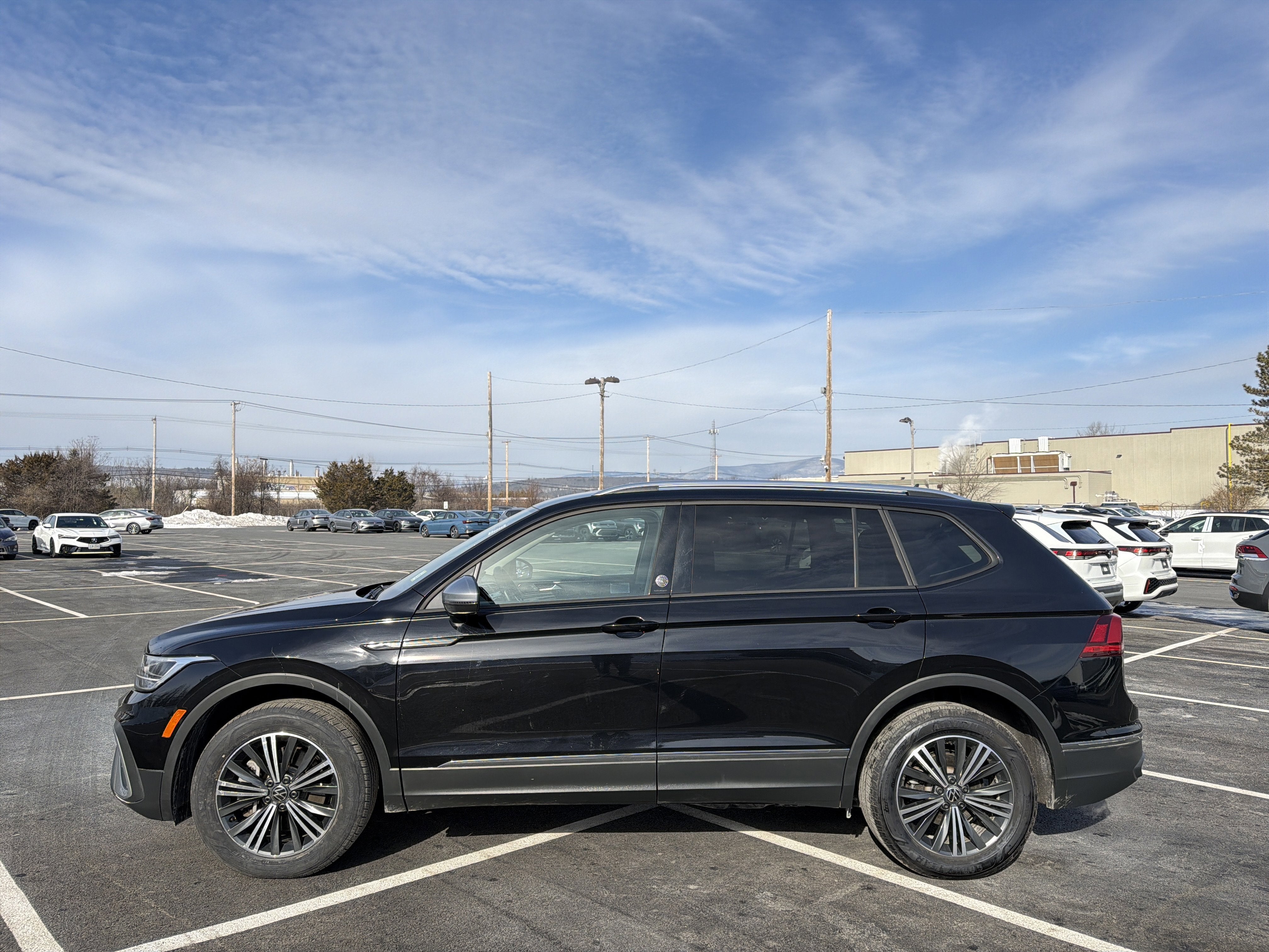 2024 Volkswagen Tiguan 2.0T Wolfsburg Edition