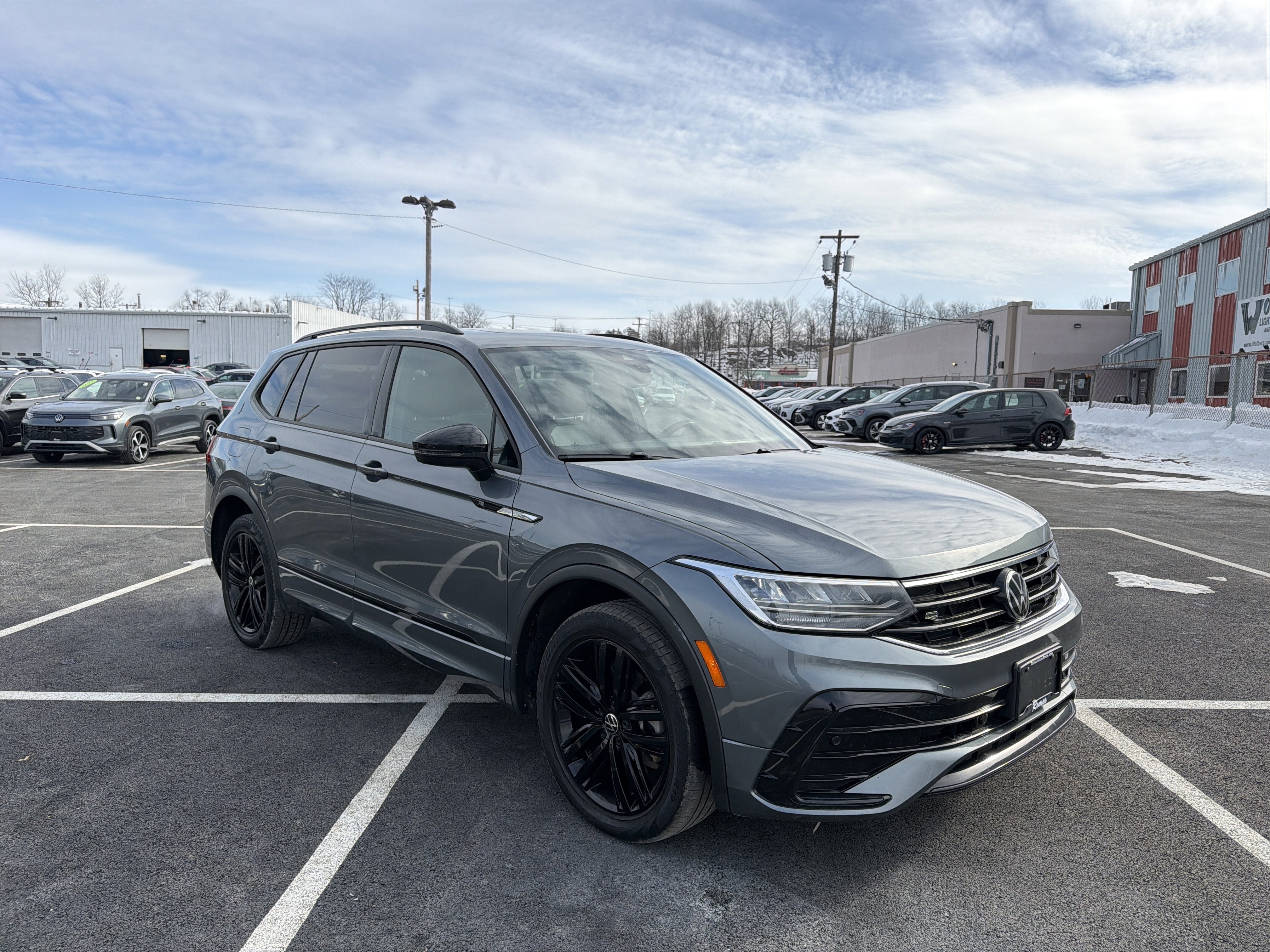 2022 Volkswagen Tiguan 2.0T SE R-Line Black