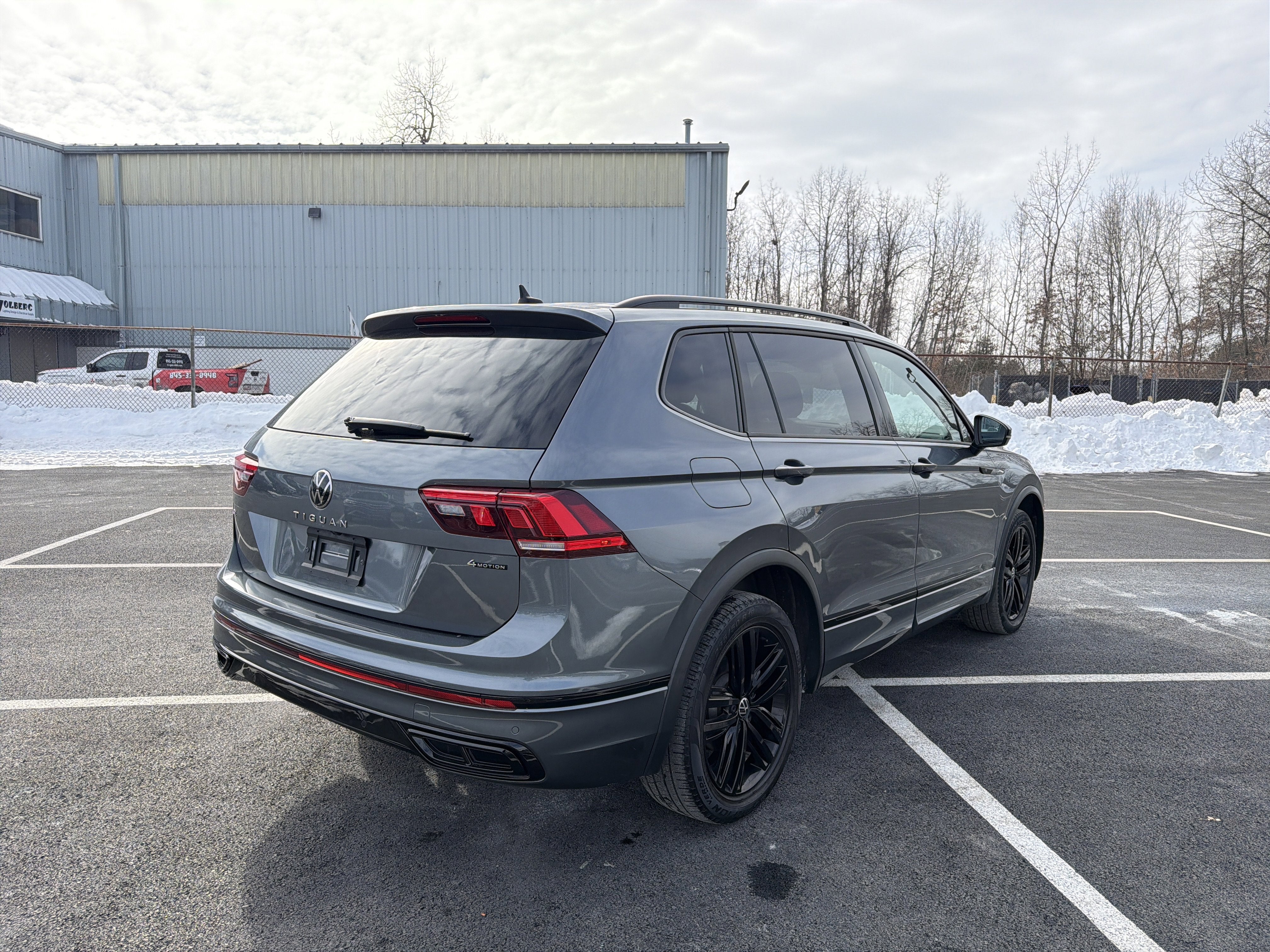 2022 Volkswagen Tiguan 2.0T SE R-Line Black