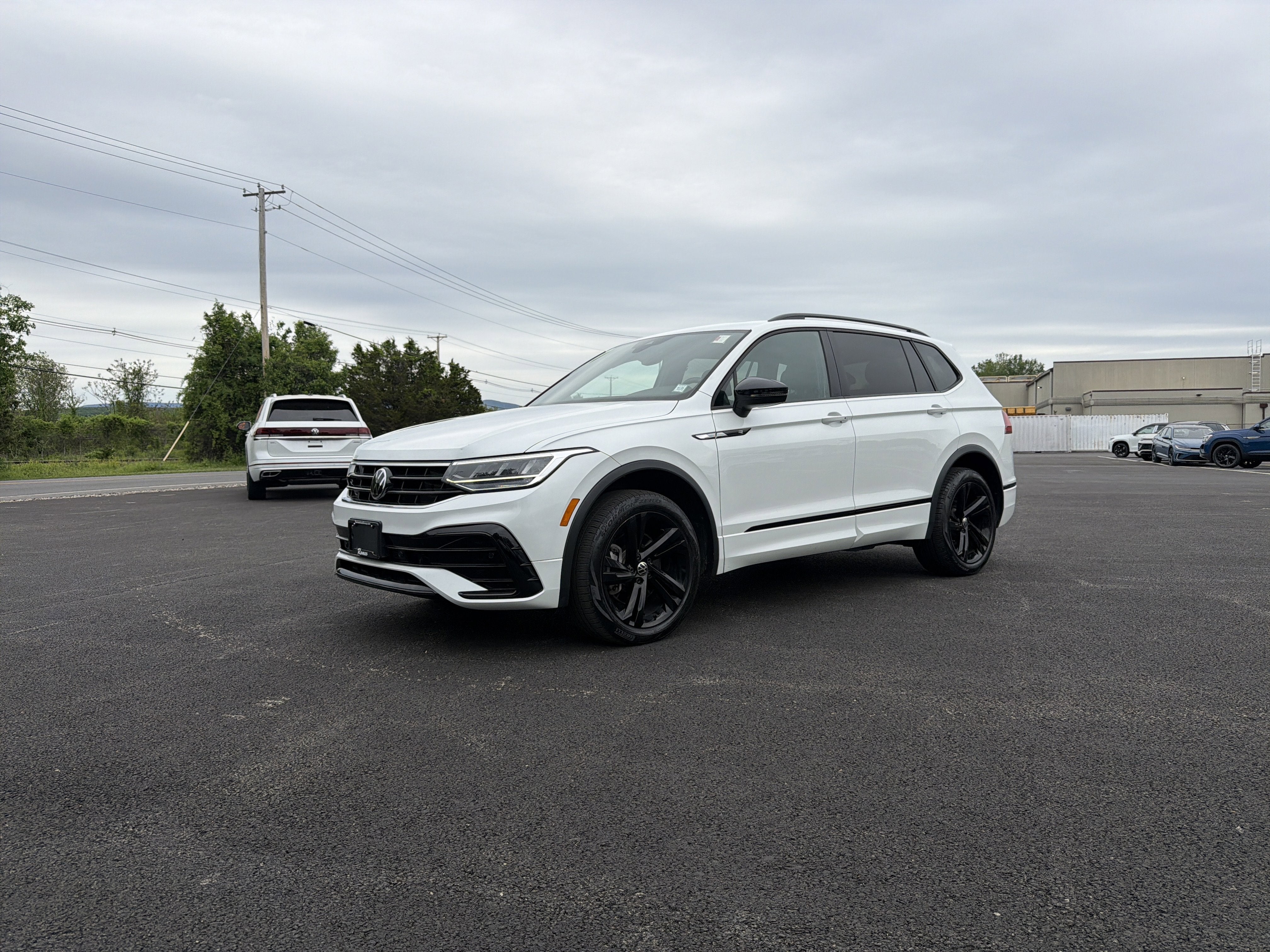 2023 Volkswagen Tiguan 2.0T SE R-Line Black