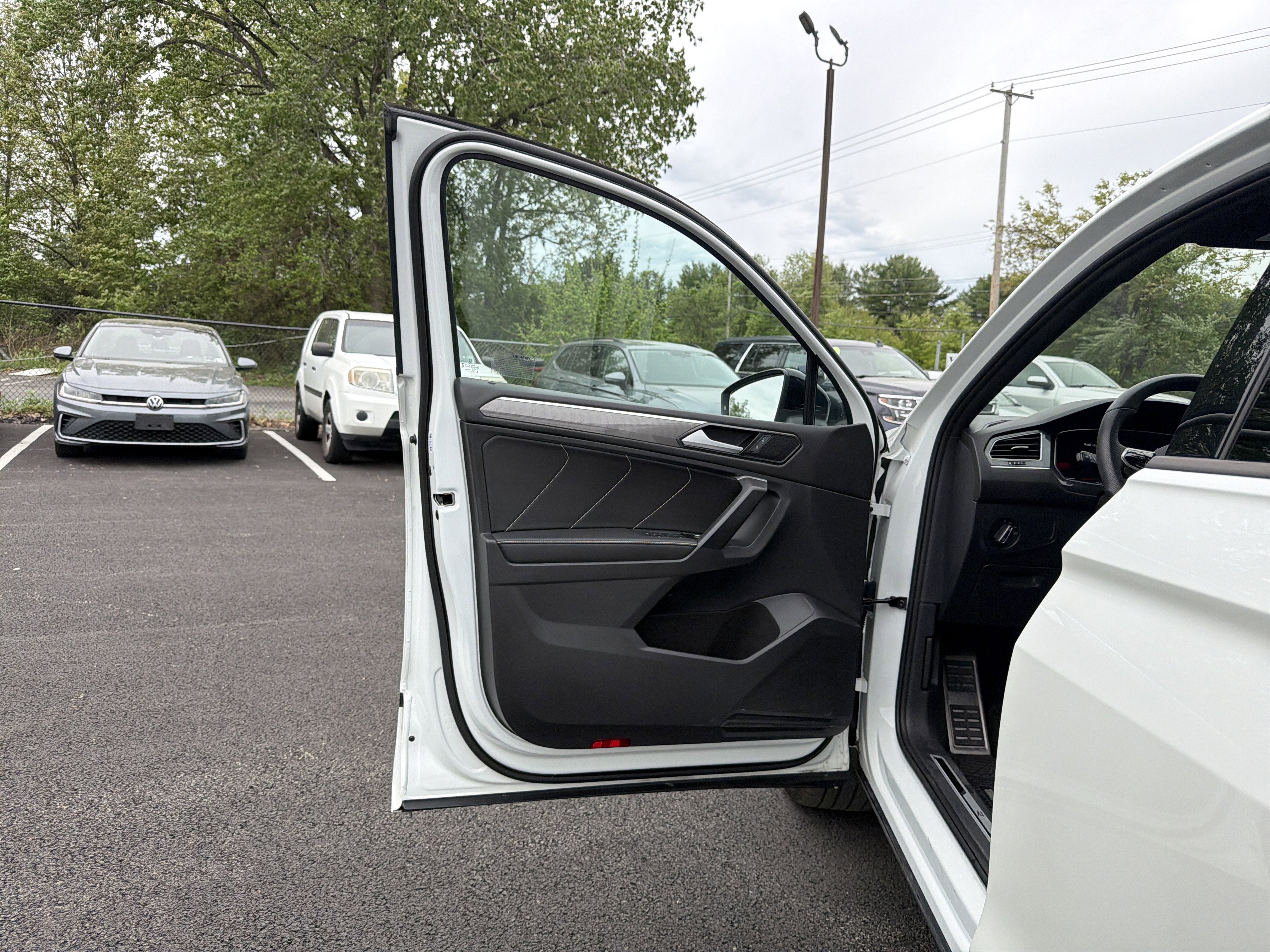 2023 Volkswagen Tiguan 2.0T SE R-Line Black