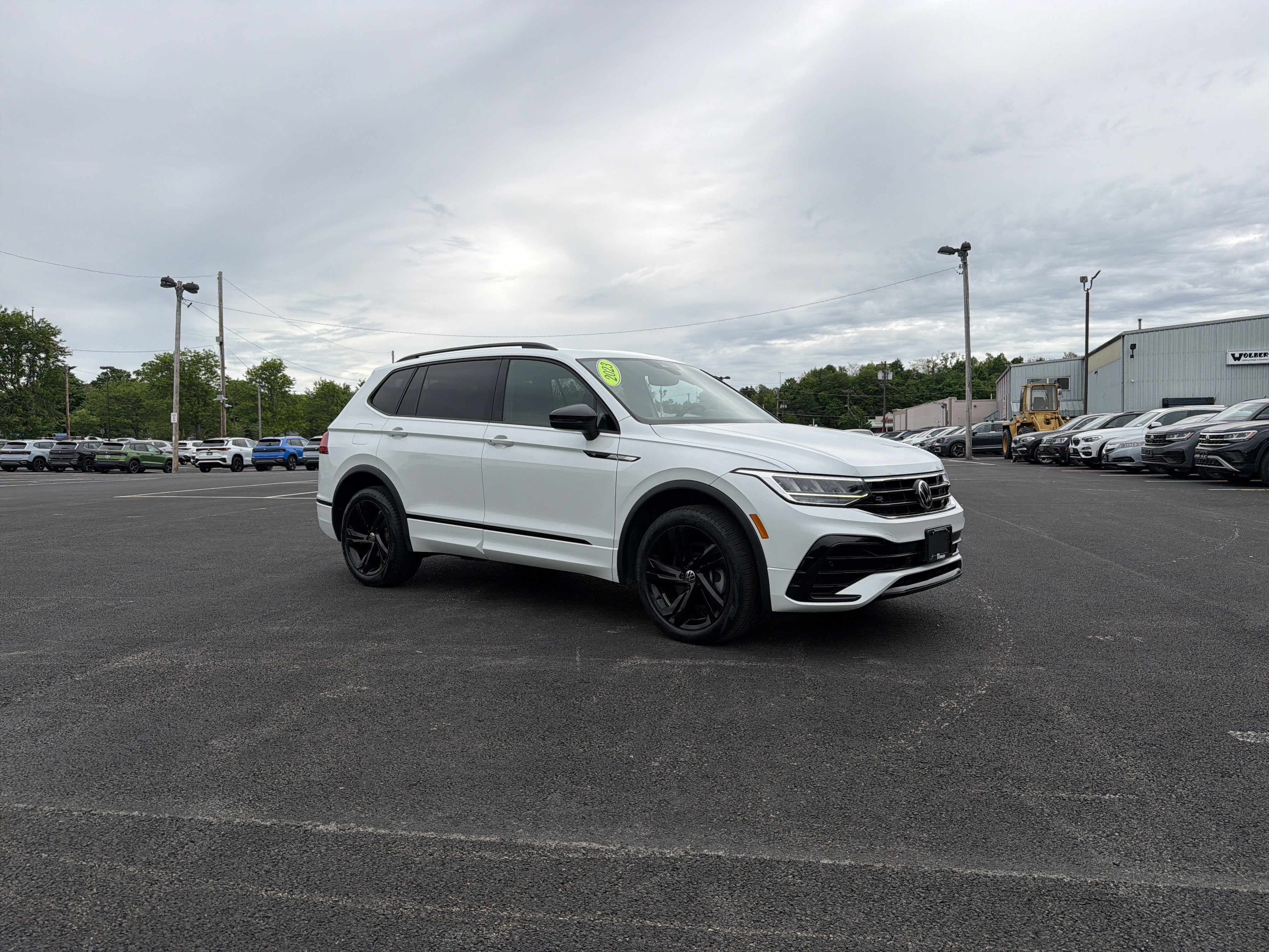 2023 Volkswagen Tiguan 2.0T SE R-Line Black