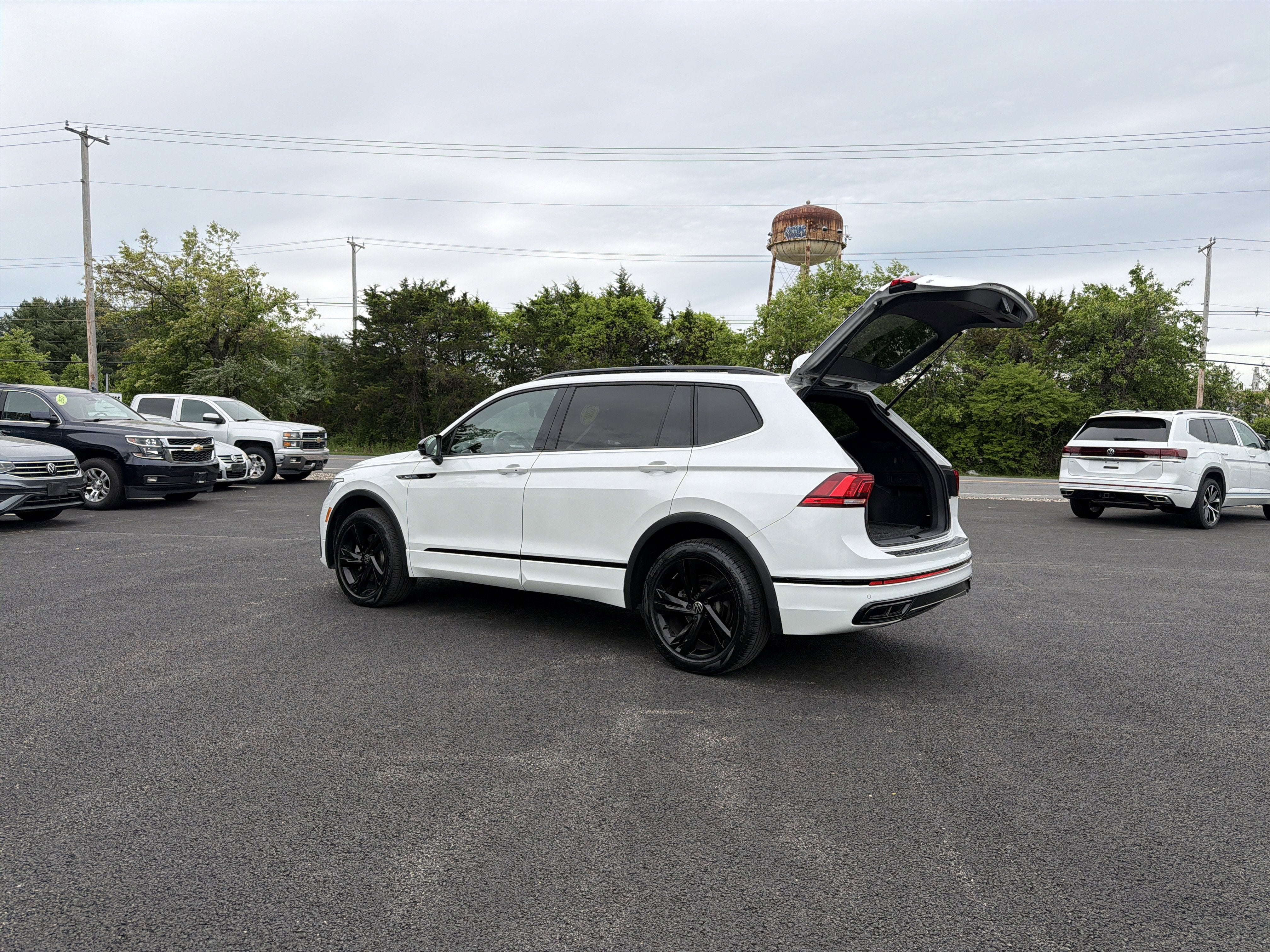 2023 Volkswagen Tiguan 2.0T SE R-Line Black