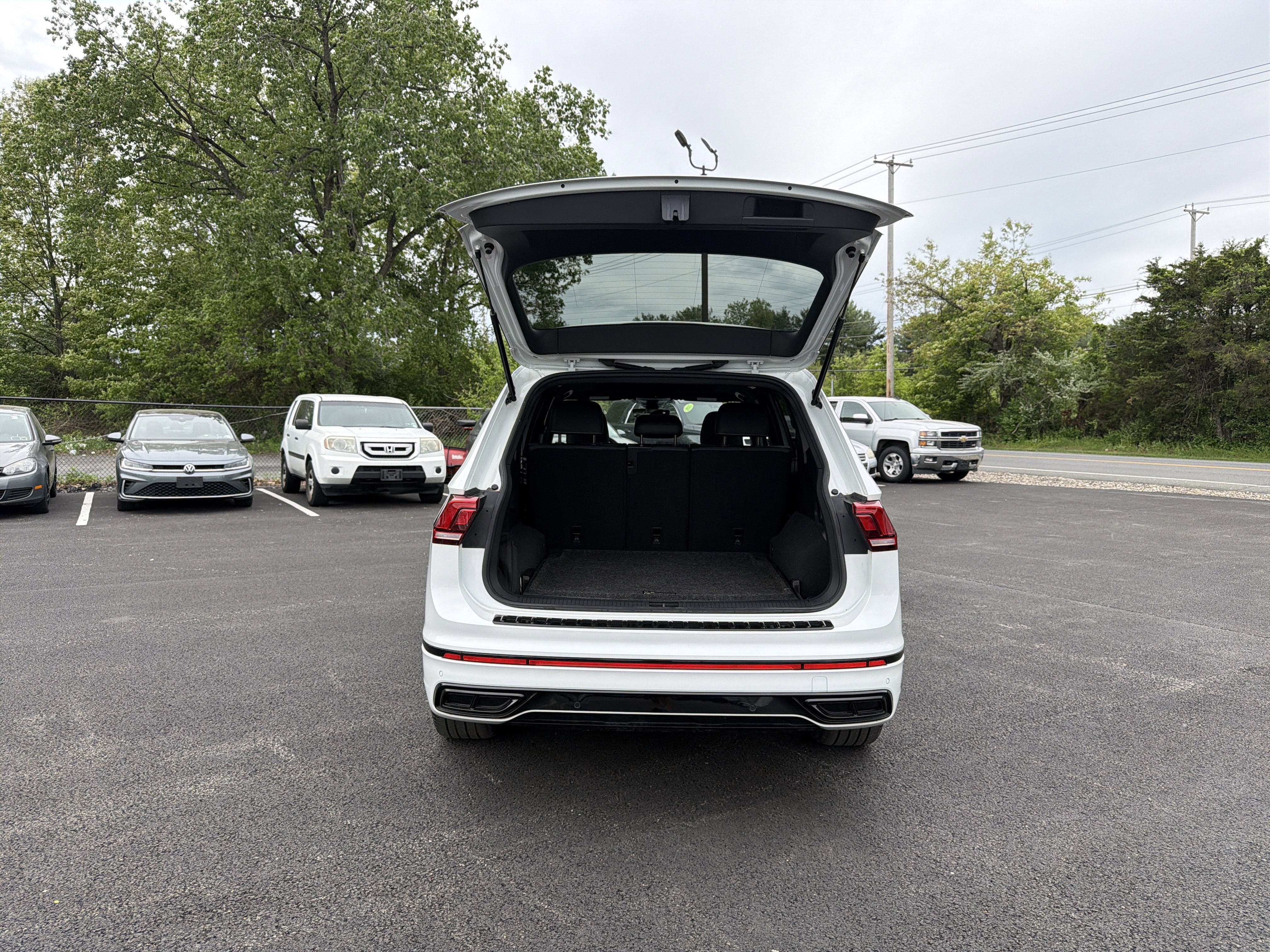 2023 Volkswagen Tiguan 2.0T SE R-Line Black