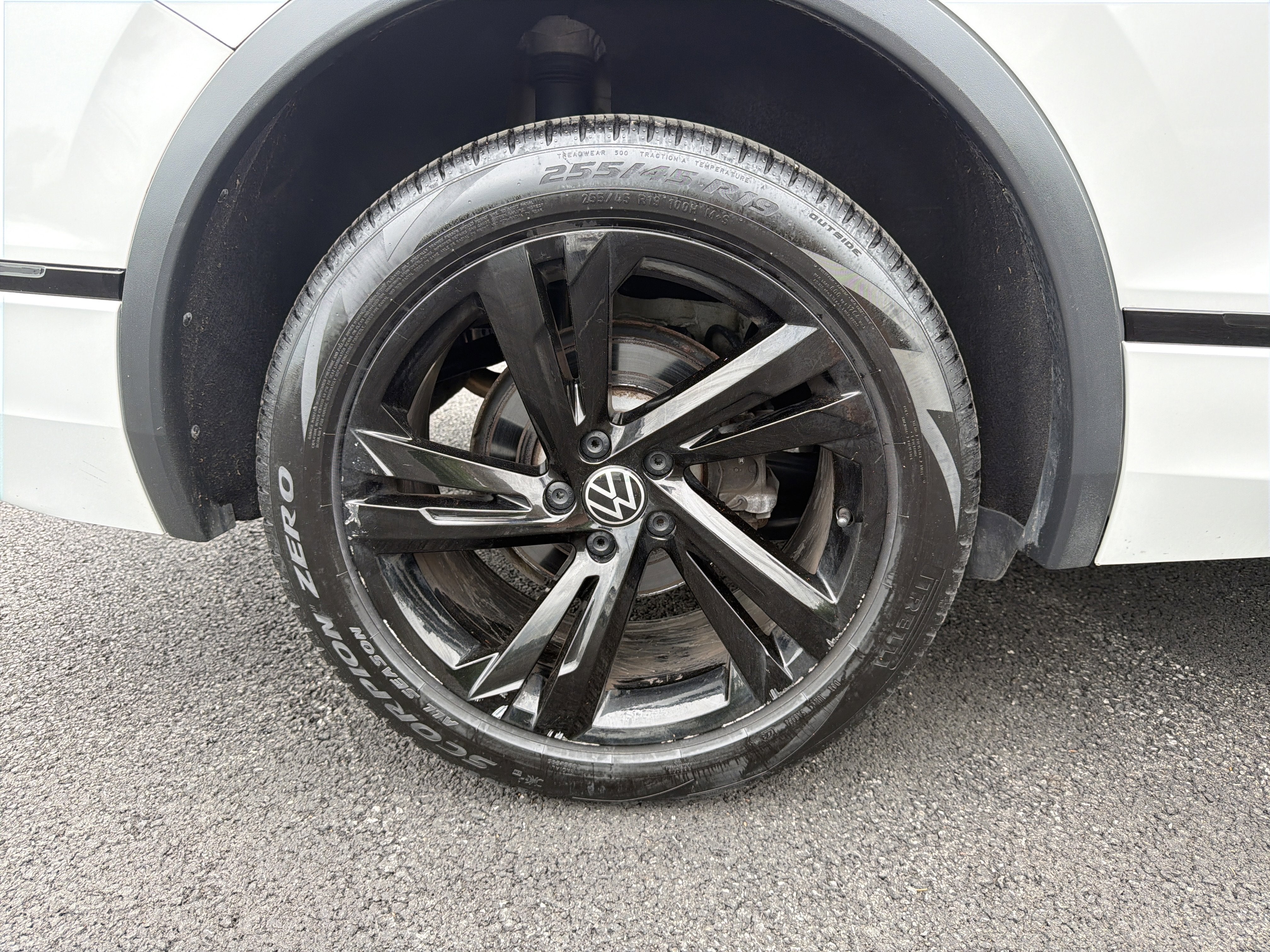 2023 Volkswagen Tiguan 2.0T SE R-Line Black