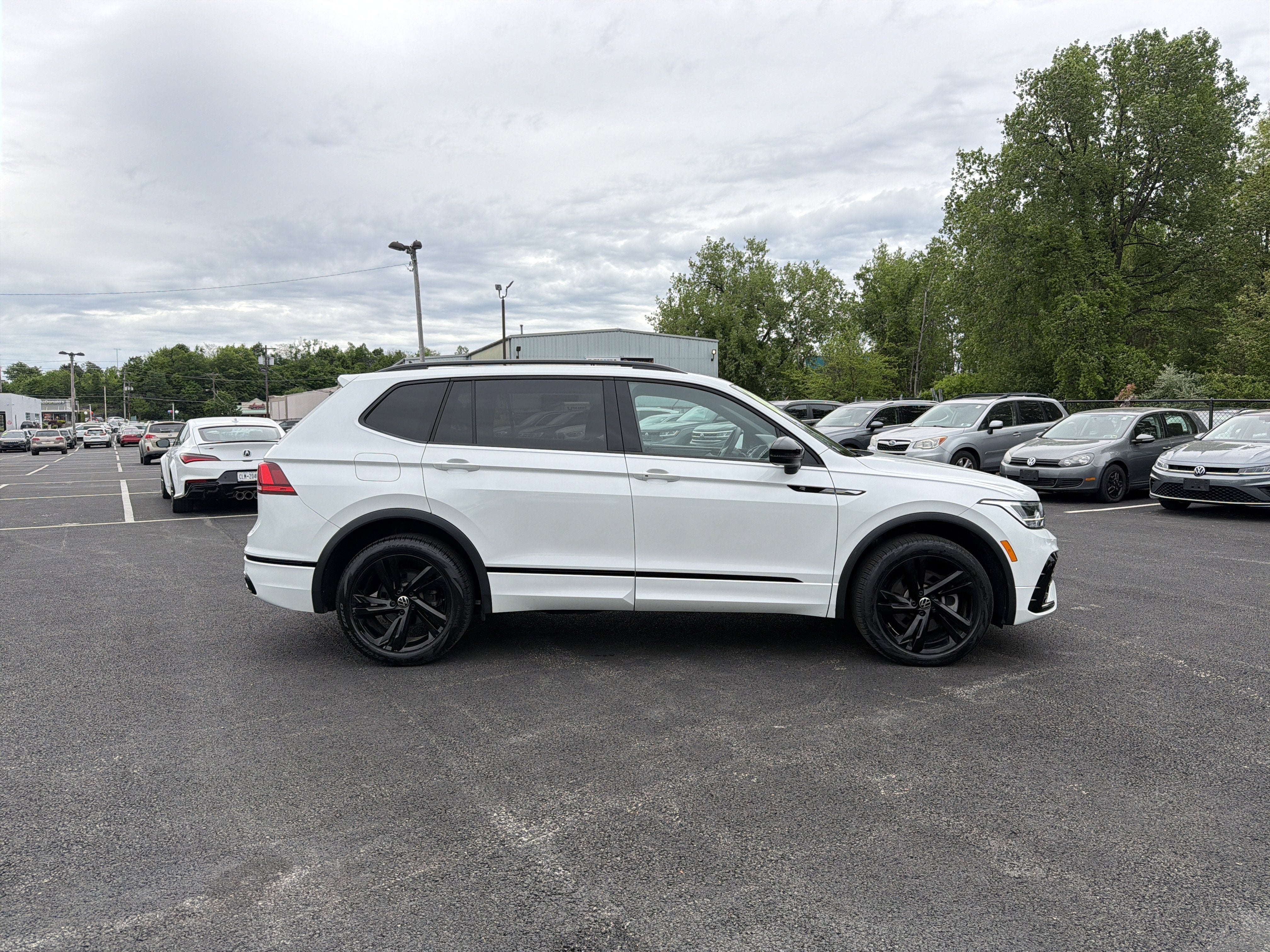 2023 Volkswagen Tiguan 2.0T SE R-Line Black