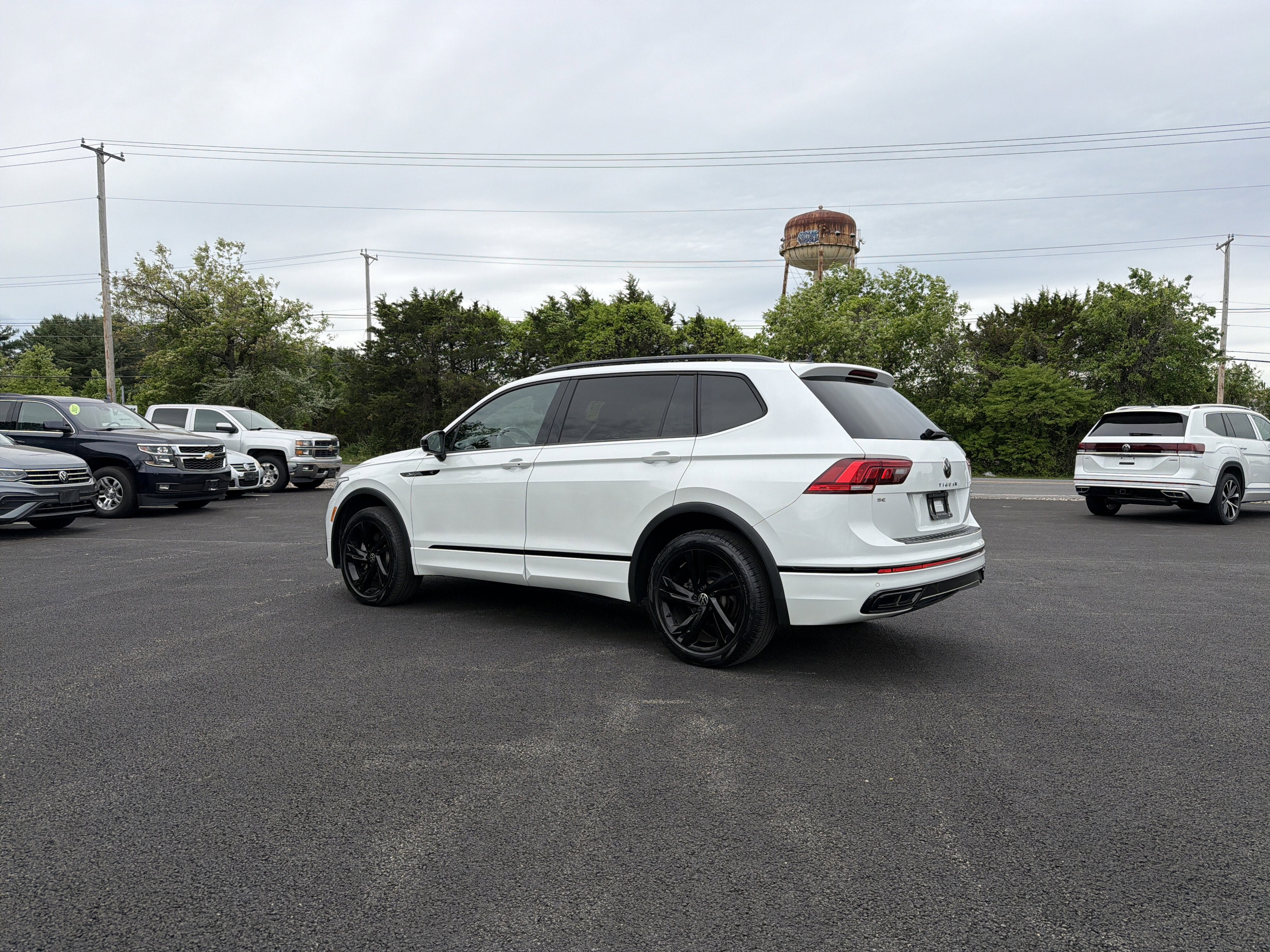 2023 Volkswagen Tiguan 2.0T SE R-Line Black