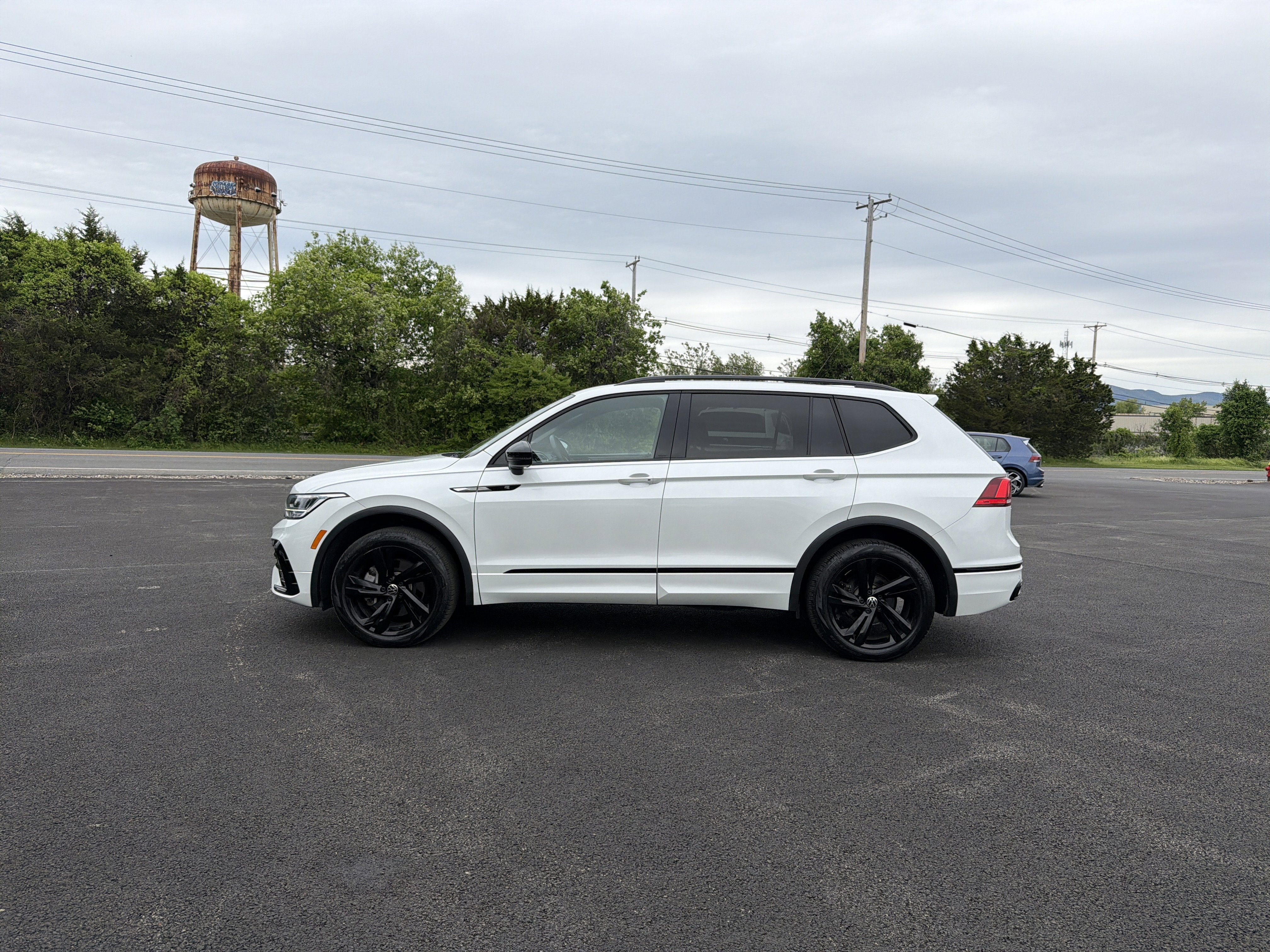 2023 Volkswagen Tiguan 2.0T SE R-Line Black