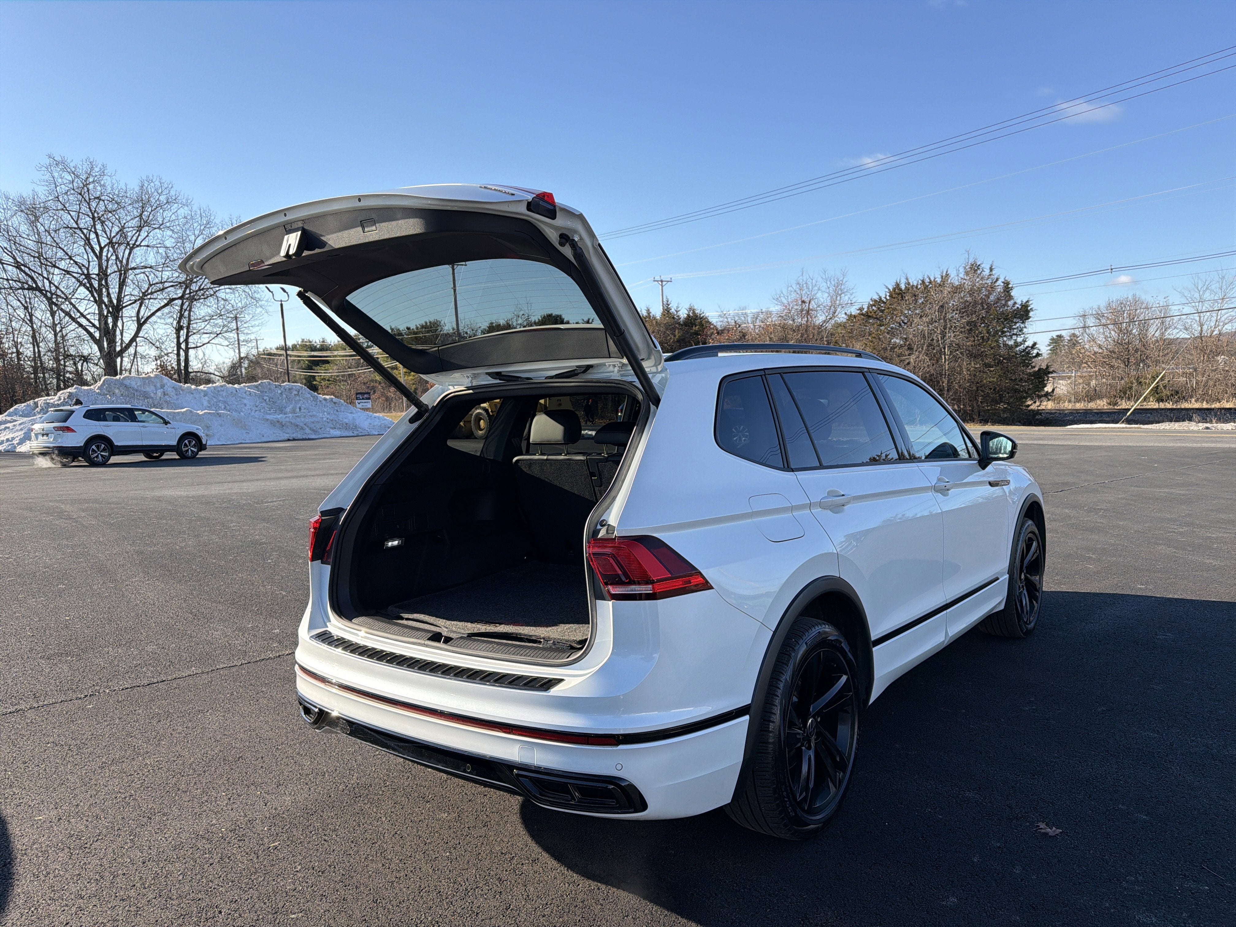 2024 Volkswagen Tiguan 2.0T SE R-Line Black