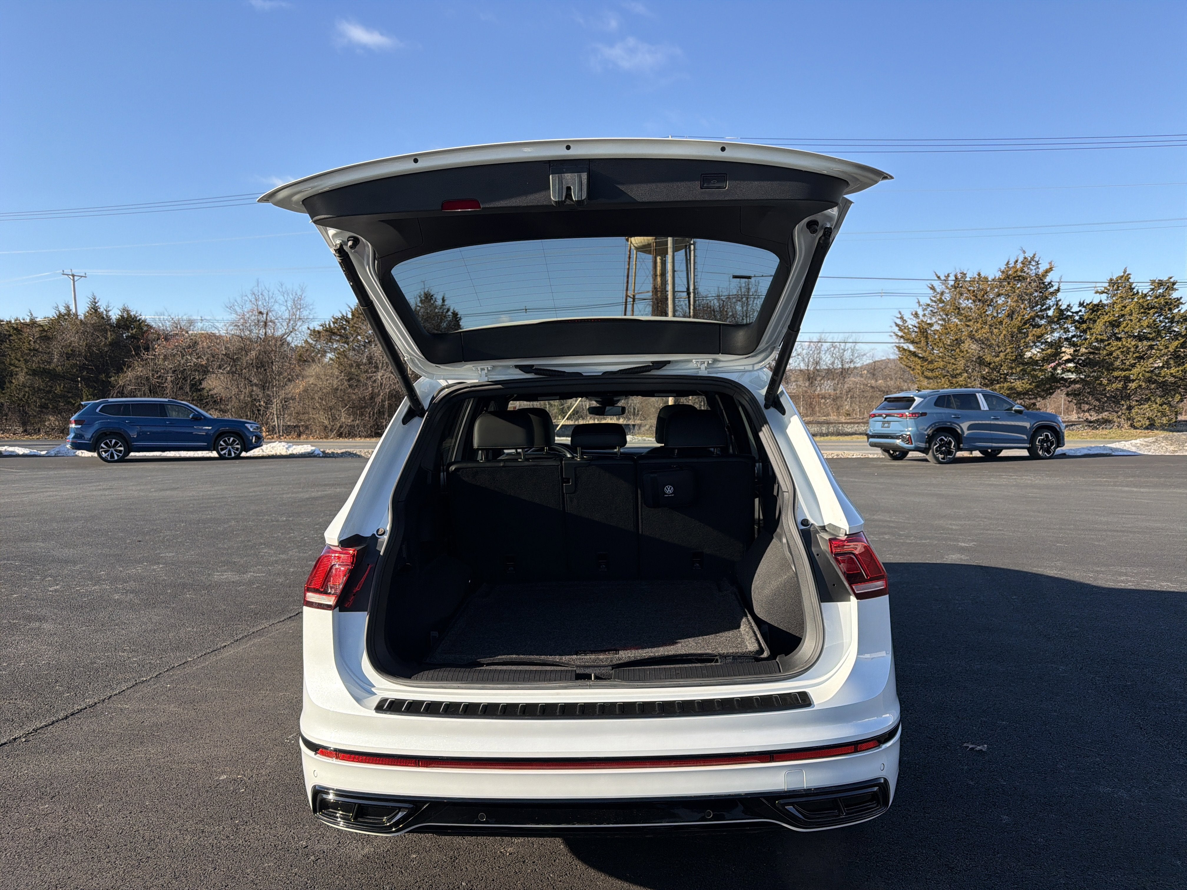 2024 Volkswagen Tiguan 2.0T SE R-Line Black