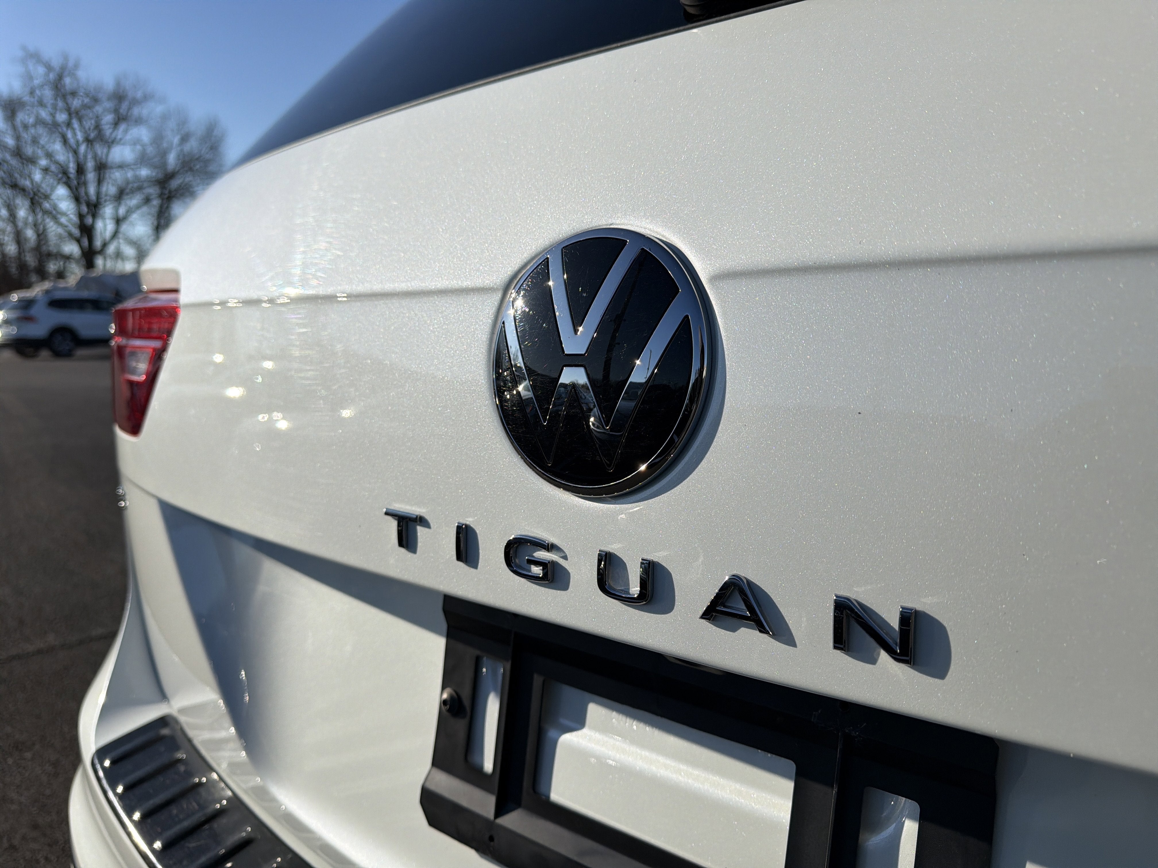 2024 Volkswagen Tiguan 2.0T SE R-Line Black