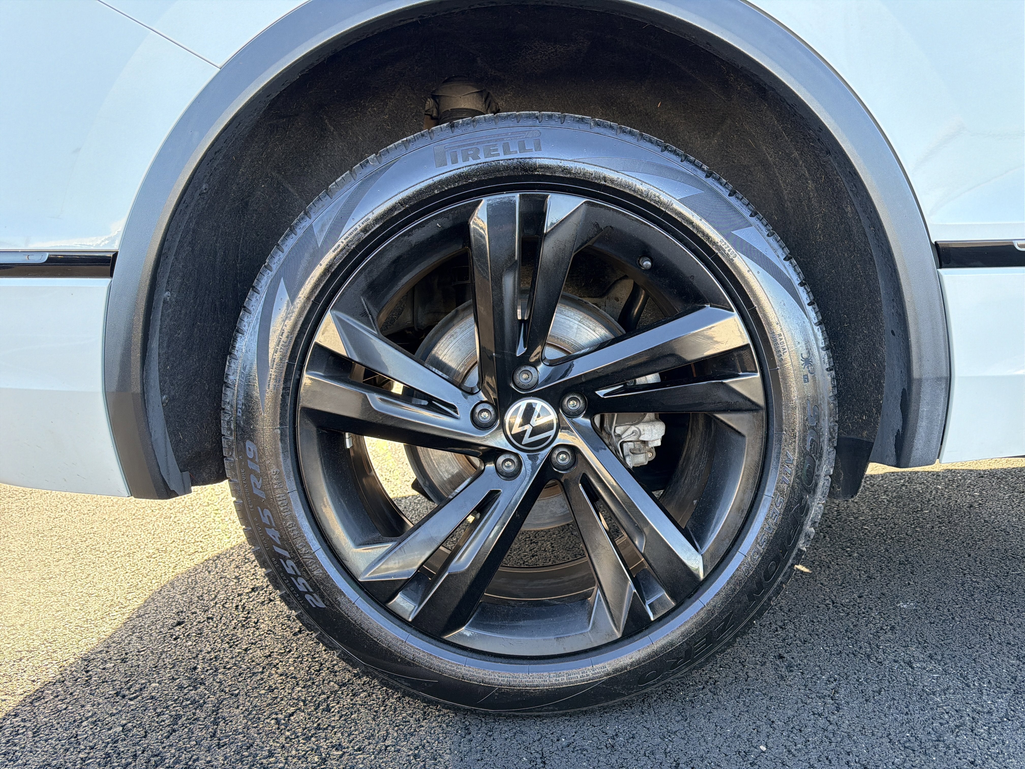 2024 Volkswagen Tiguan 2.0T SE R-Line Black