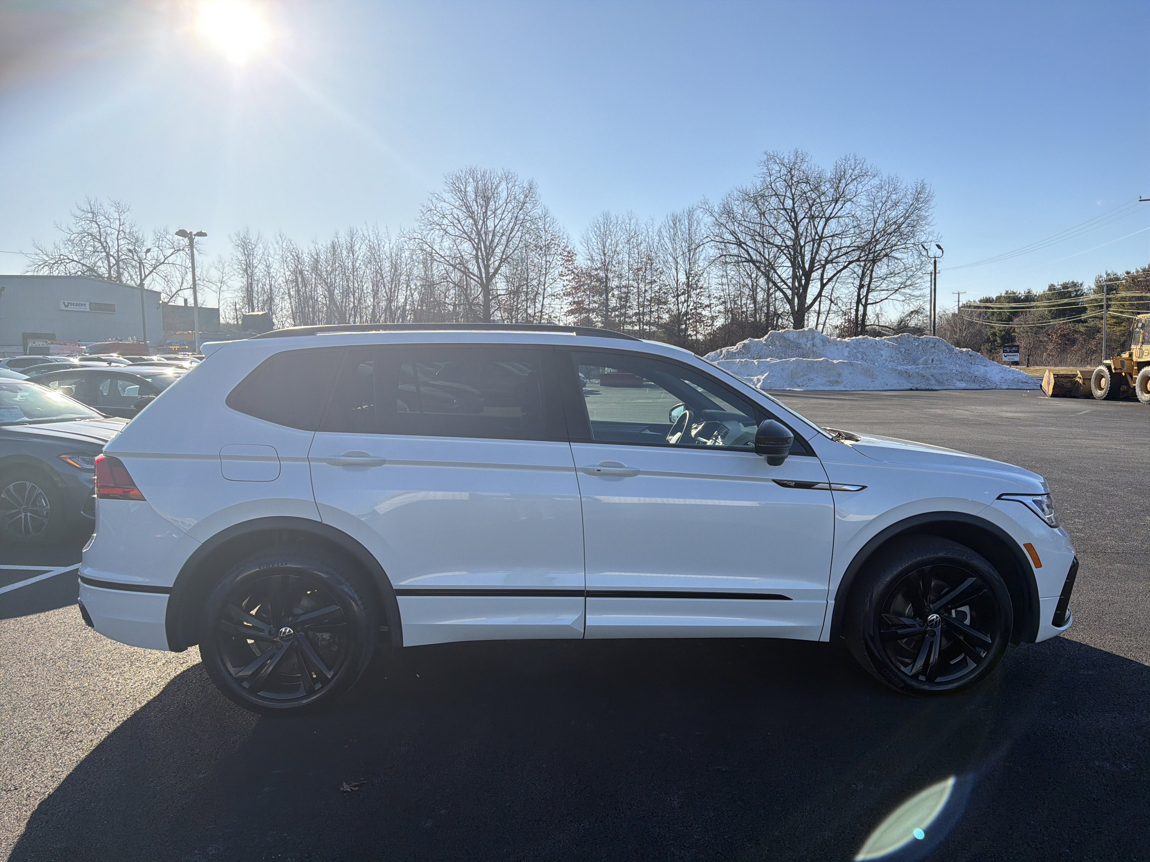 2024 Volkswagen Tiguan 2.0T SE R-Line Black