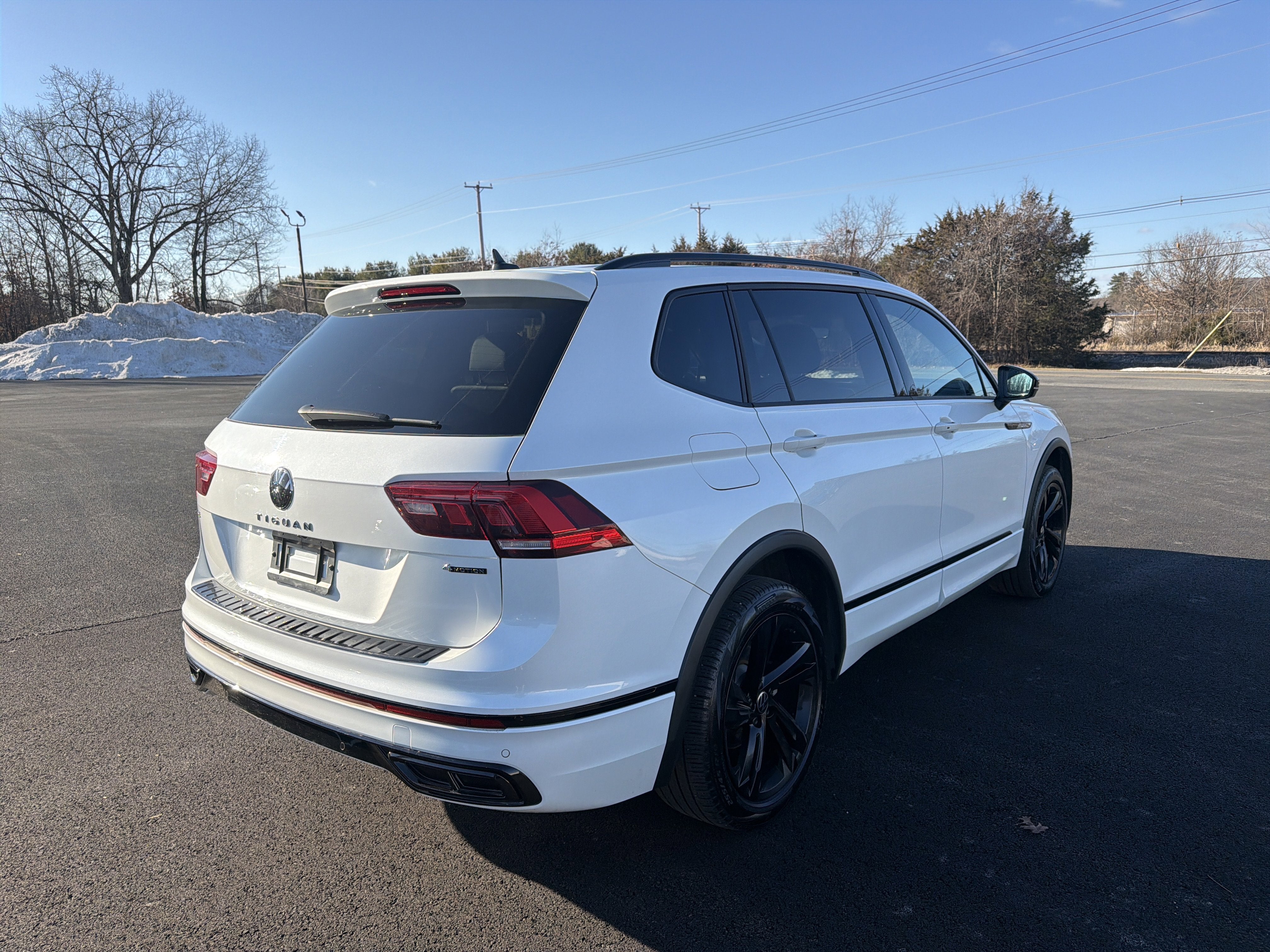 2024 Volkswagen Tiguan 2.0T SE R-Line Black