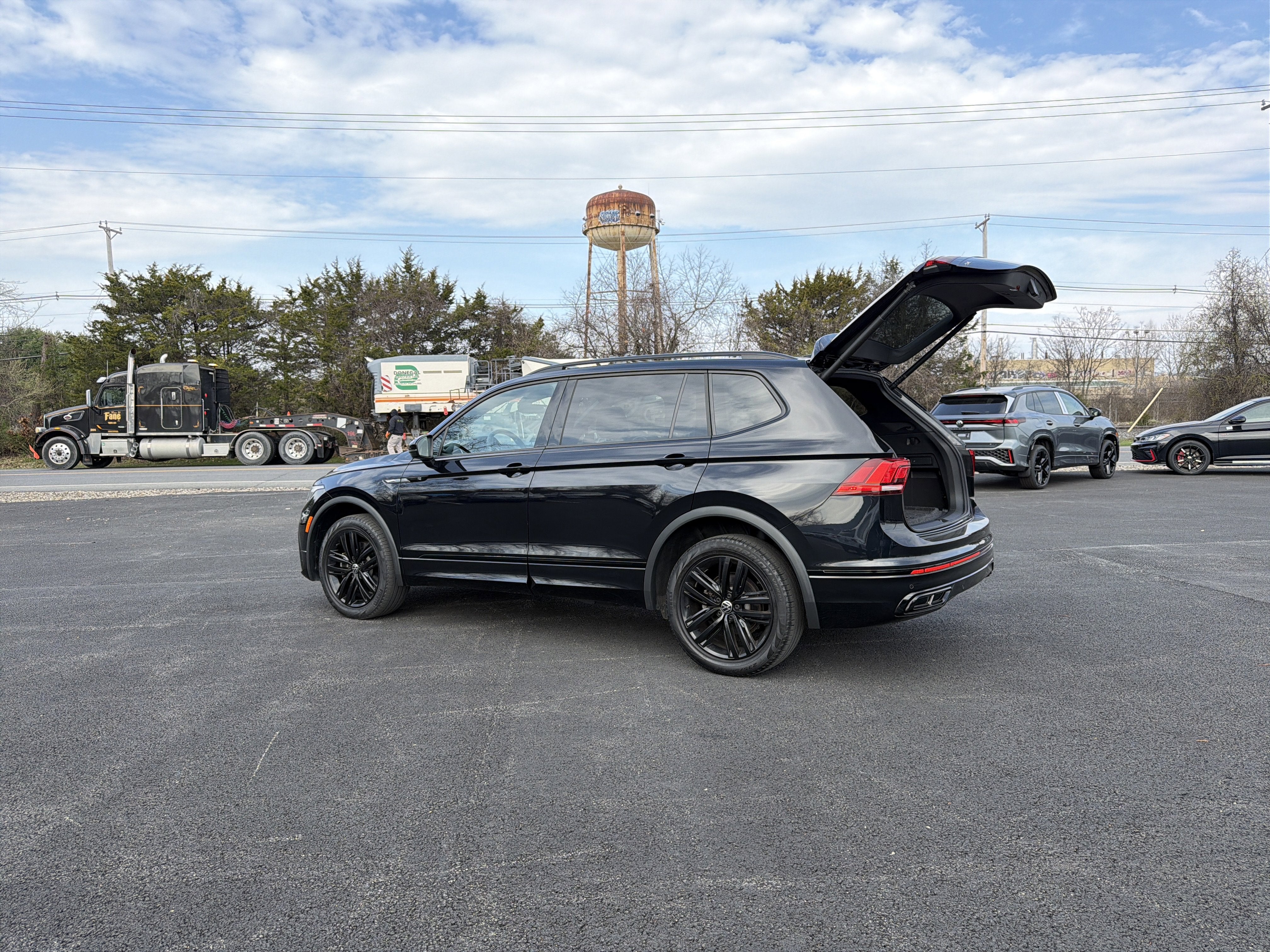 2022 Volkswagen Tiguan 2.0T SE R-Line Black