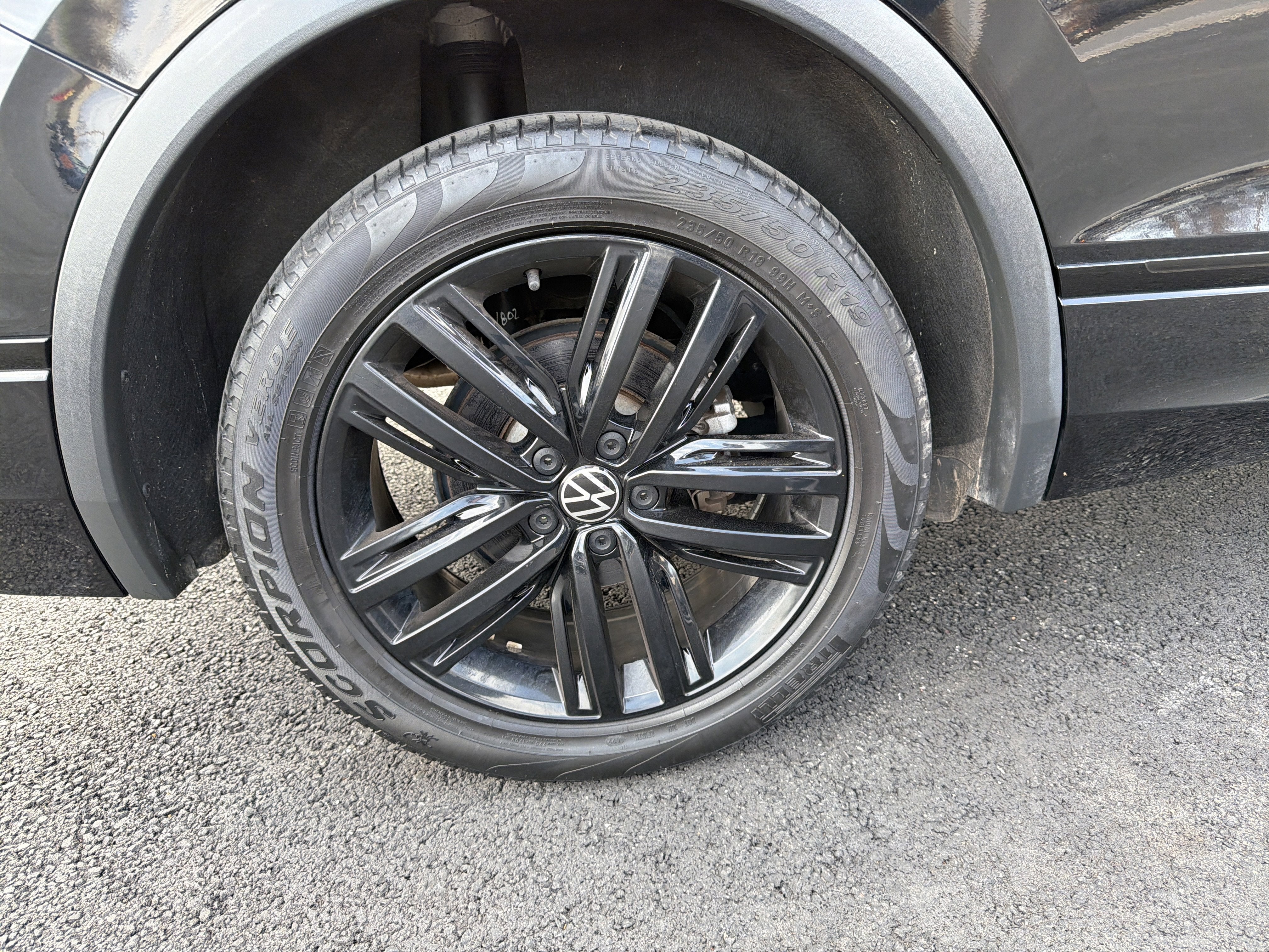 2022 Volkswagen Tiguan 2.0T SE R-Line Black