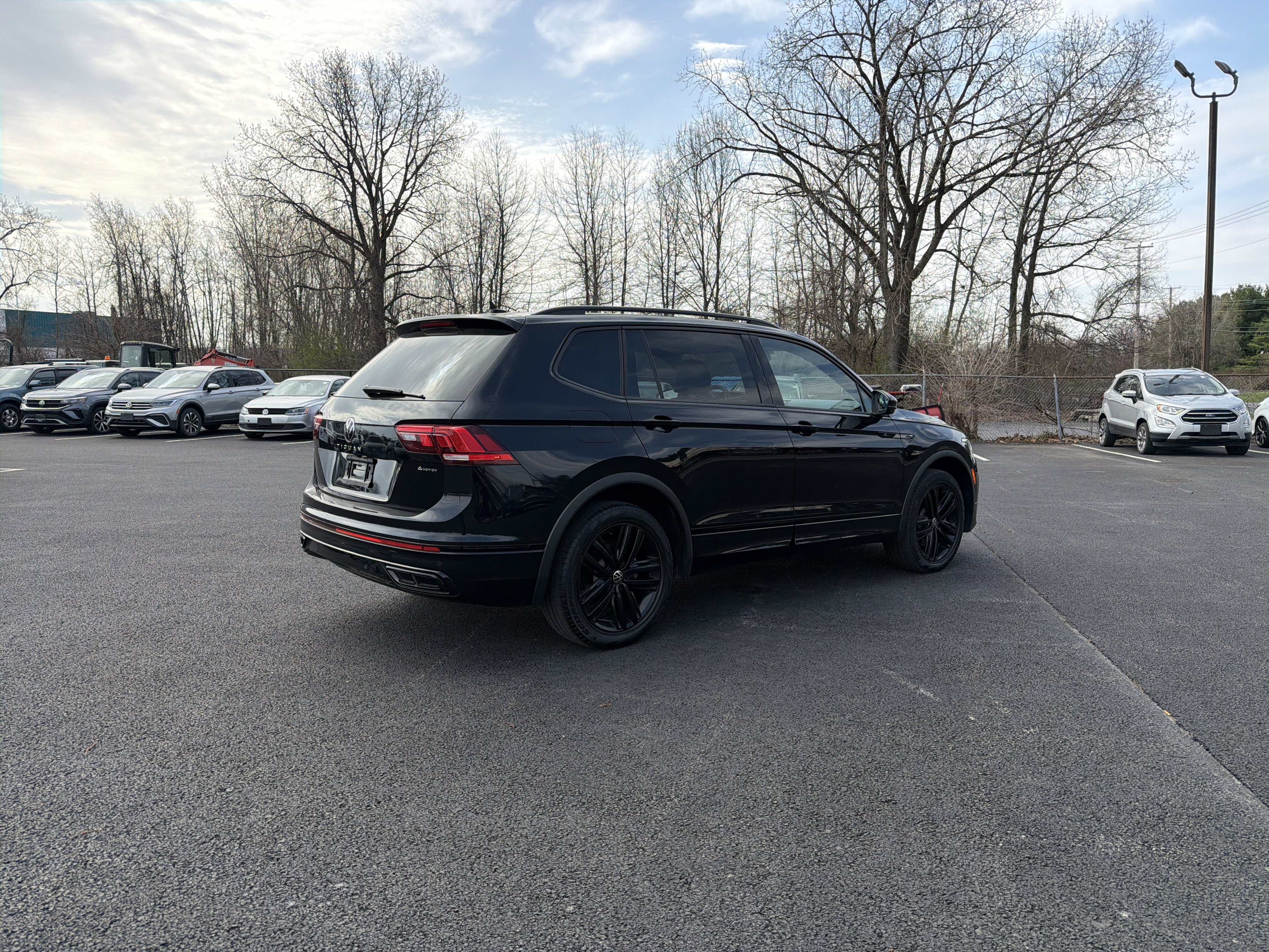 2022 Volkswagen Tiguan 2.0T SE R-Line Black