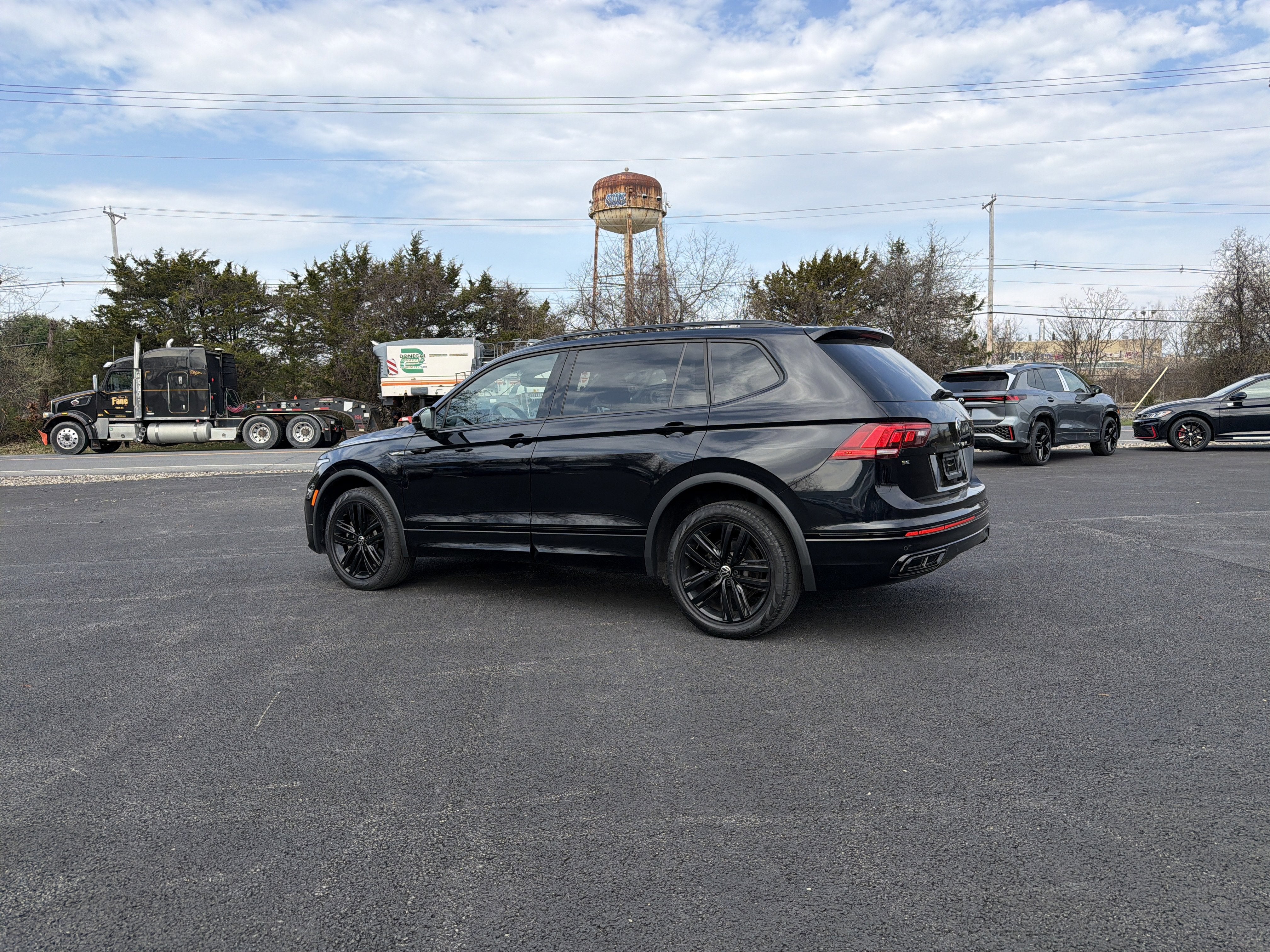 2022 Volkswagen Tiguan 2.0T SE R-Line Black